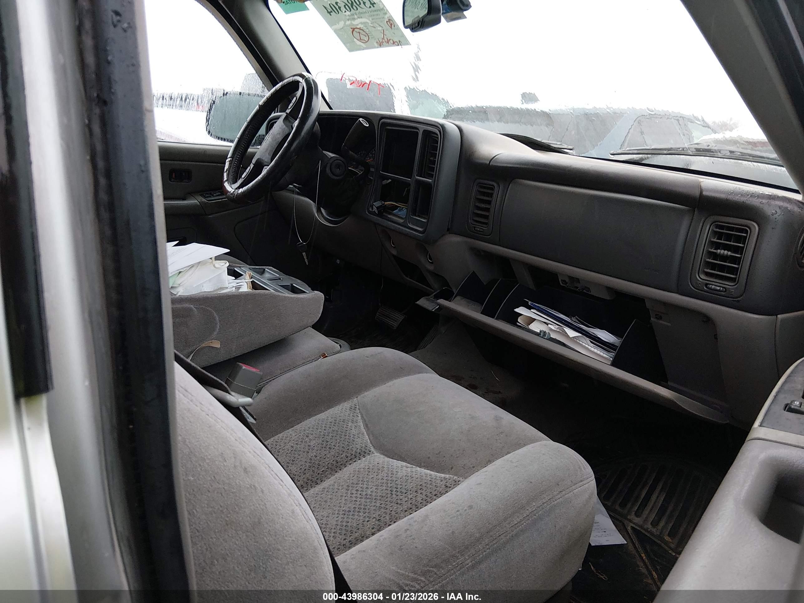 CHEVROLET SUBURBAN image 5