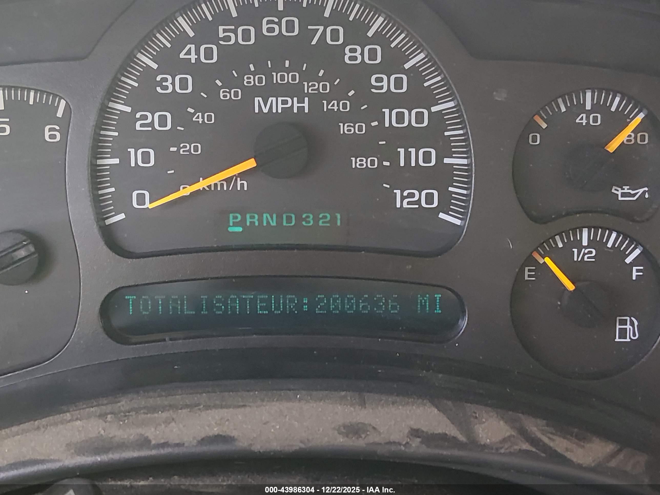 CHEVROLET SUBURBAN image 7