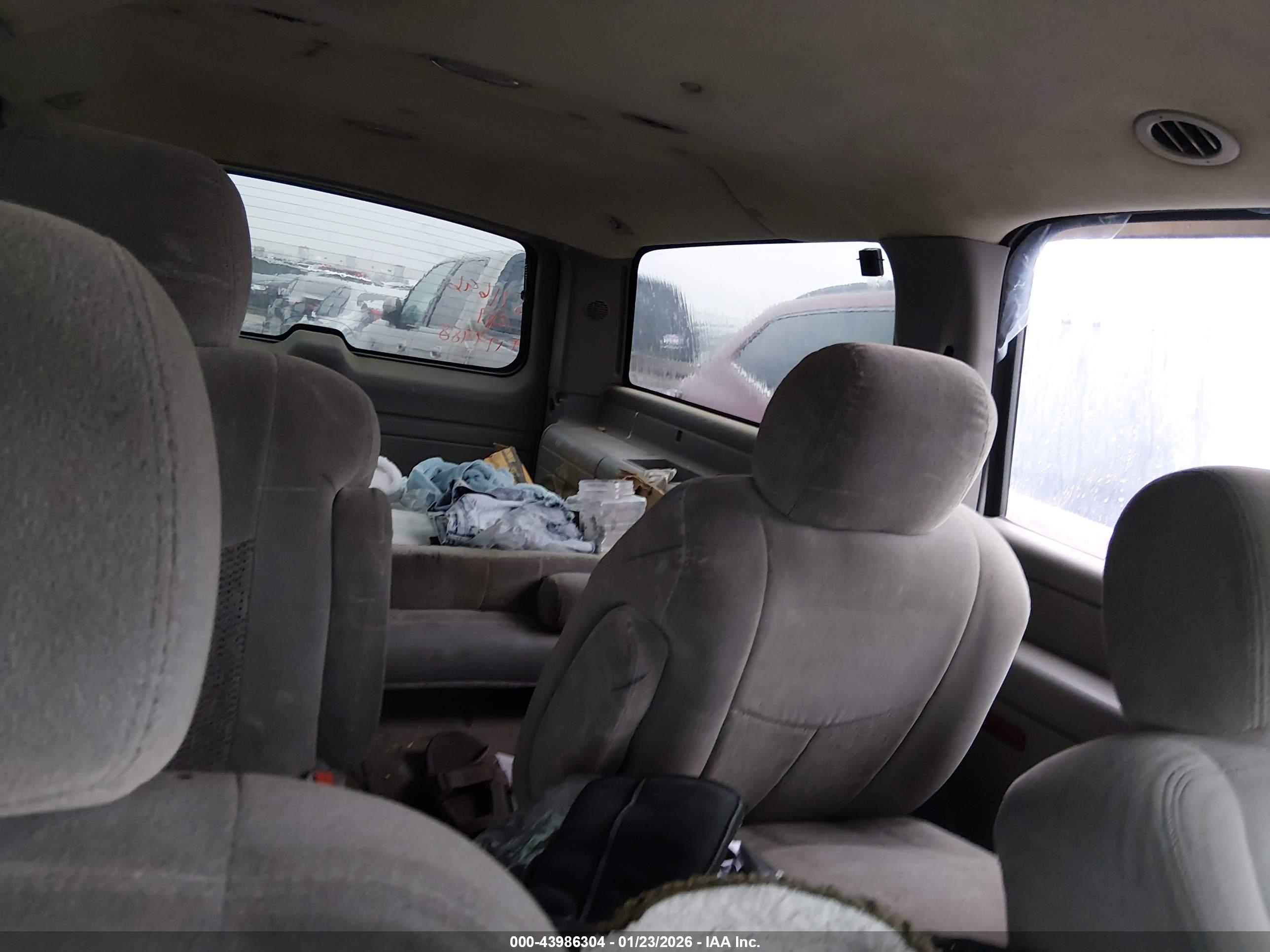 CHEVROLET SUBURBAN image 8