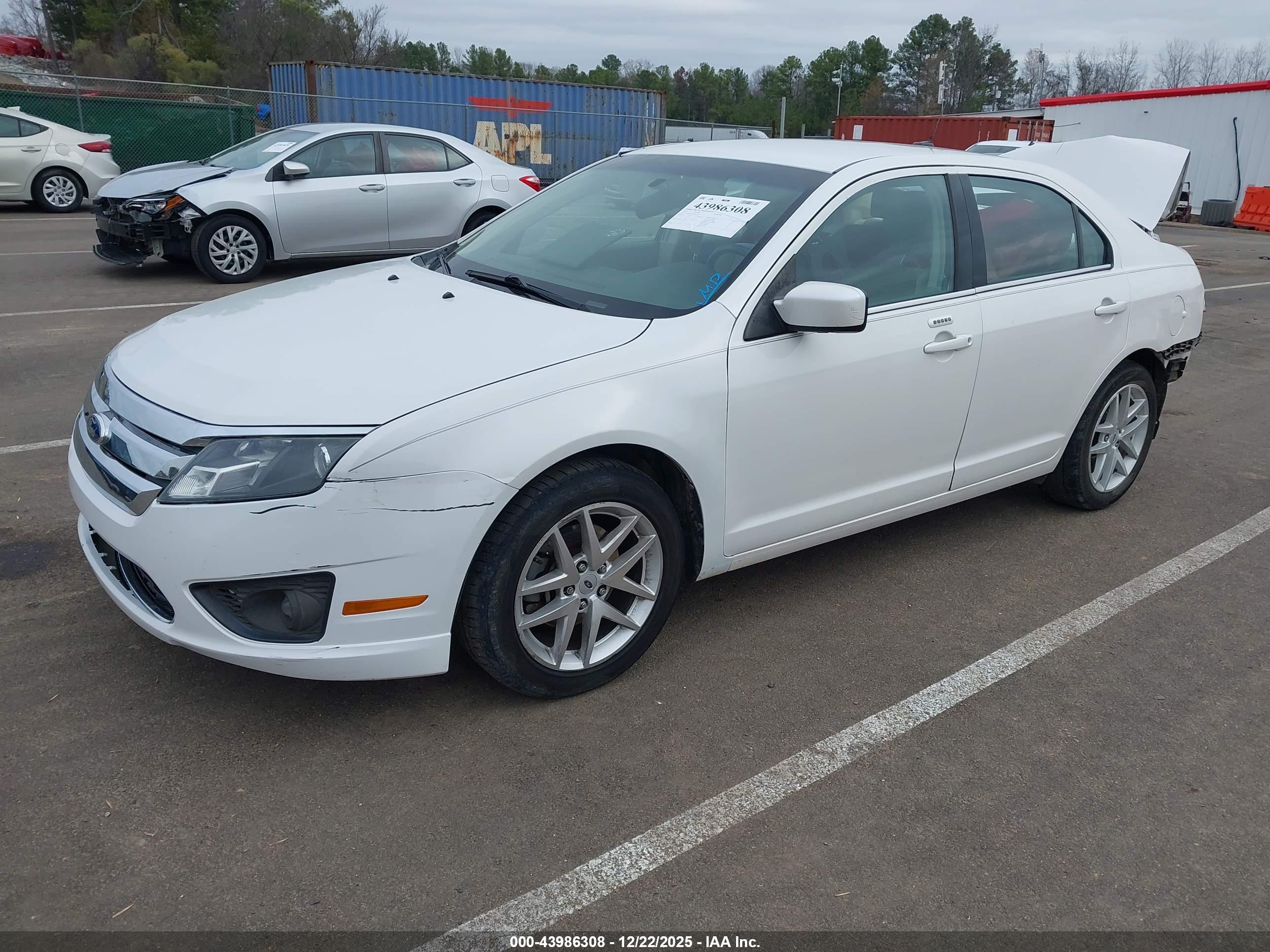 FORD FUSION image 2