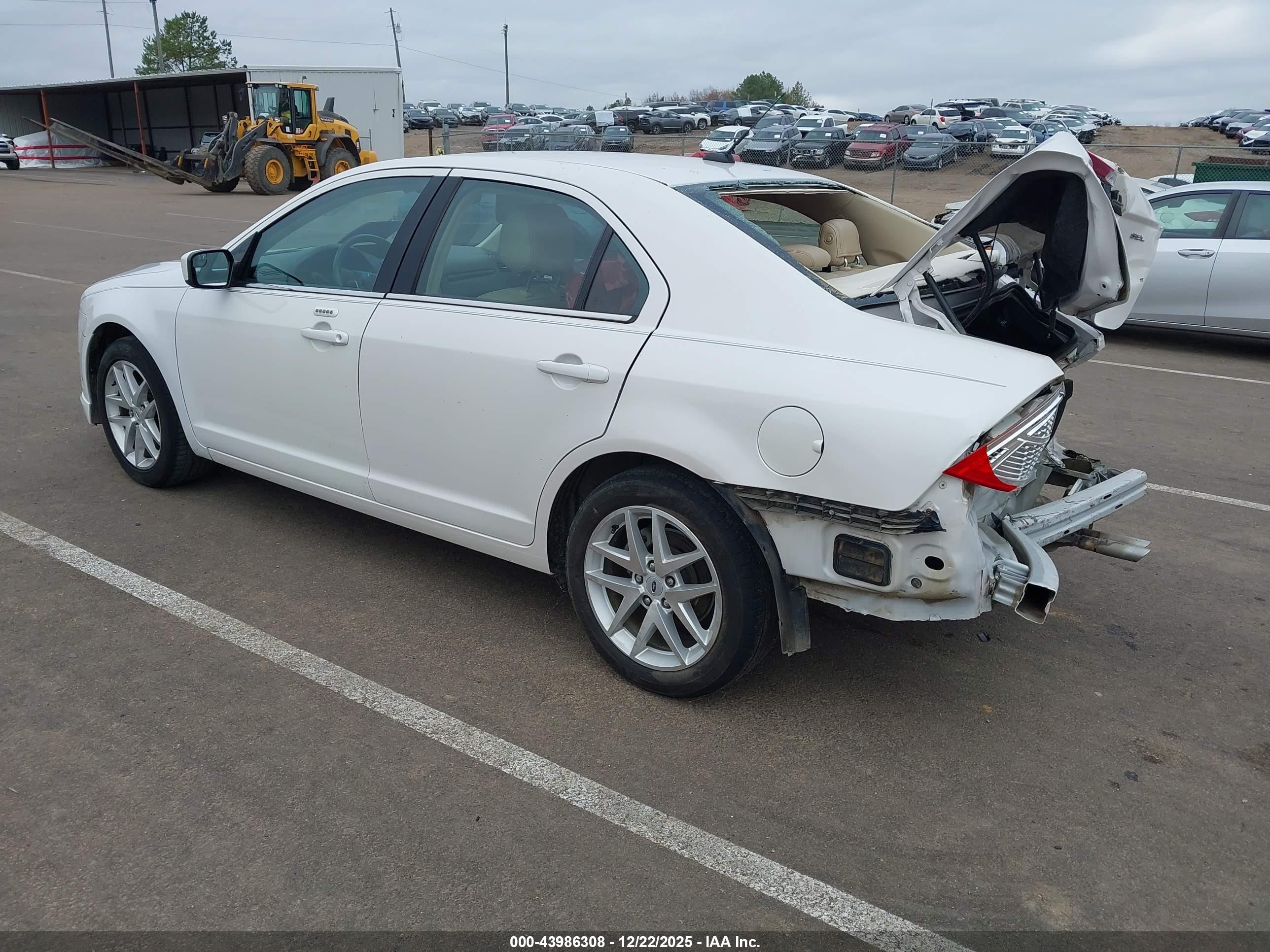 FORD FUSION image 3