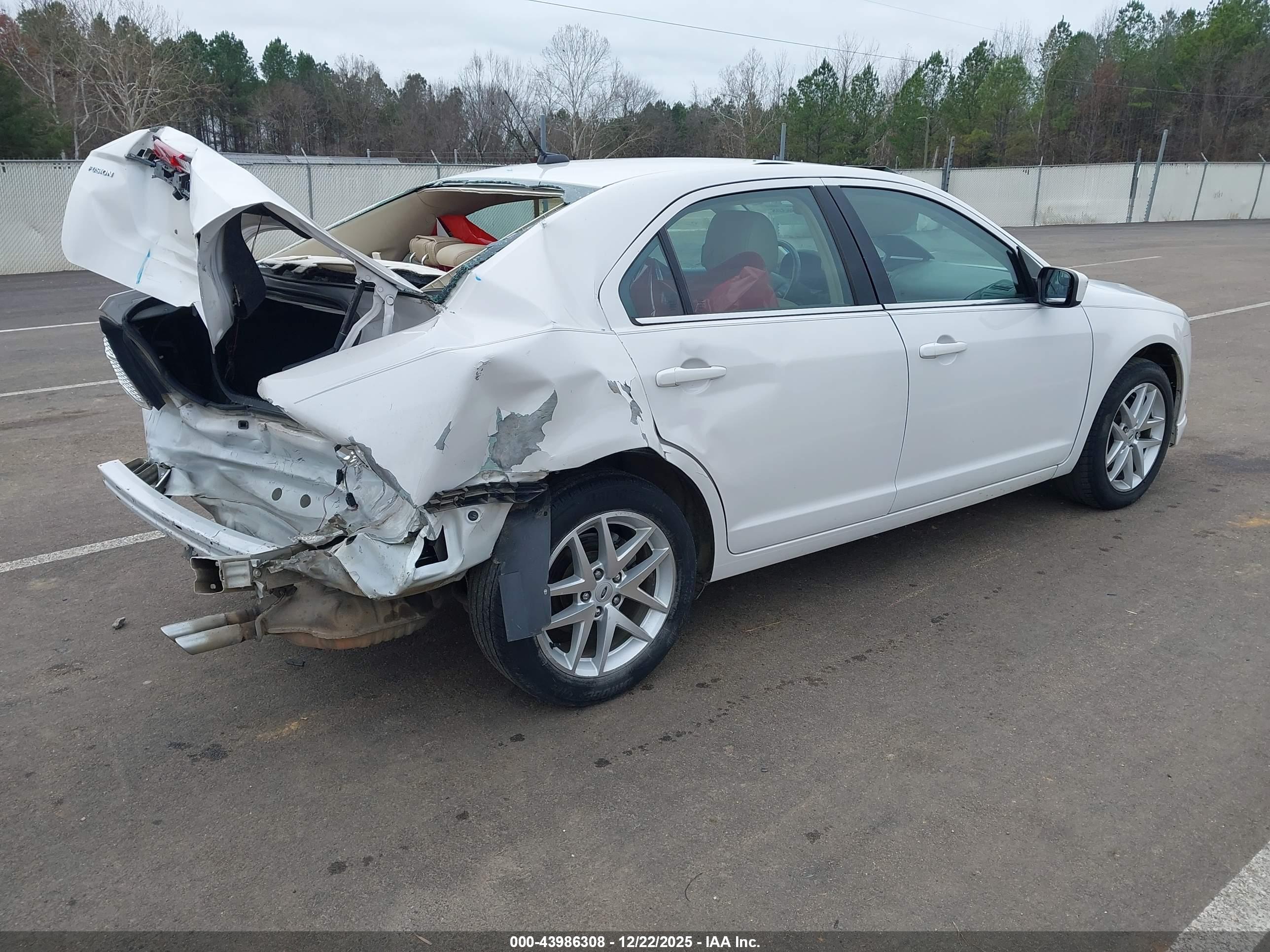 FORD FUSION image 4