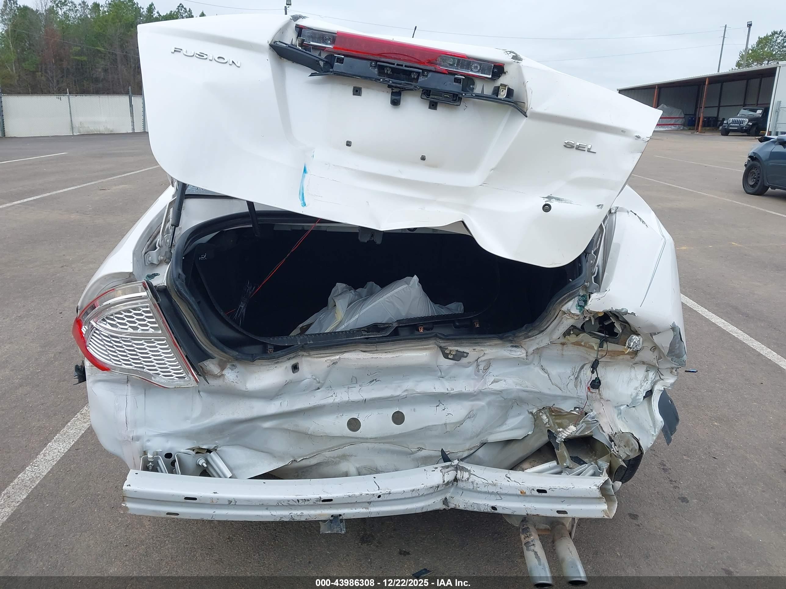 FORD FUSION image 6
