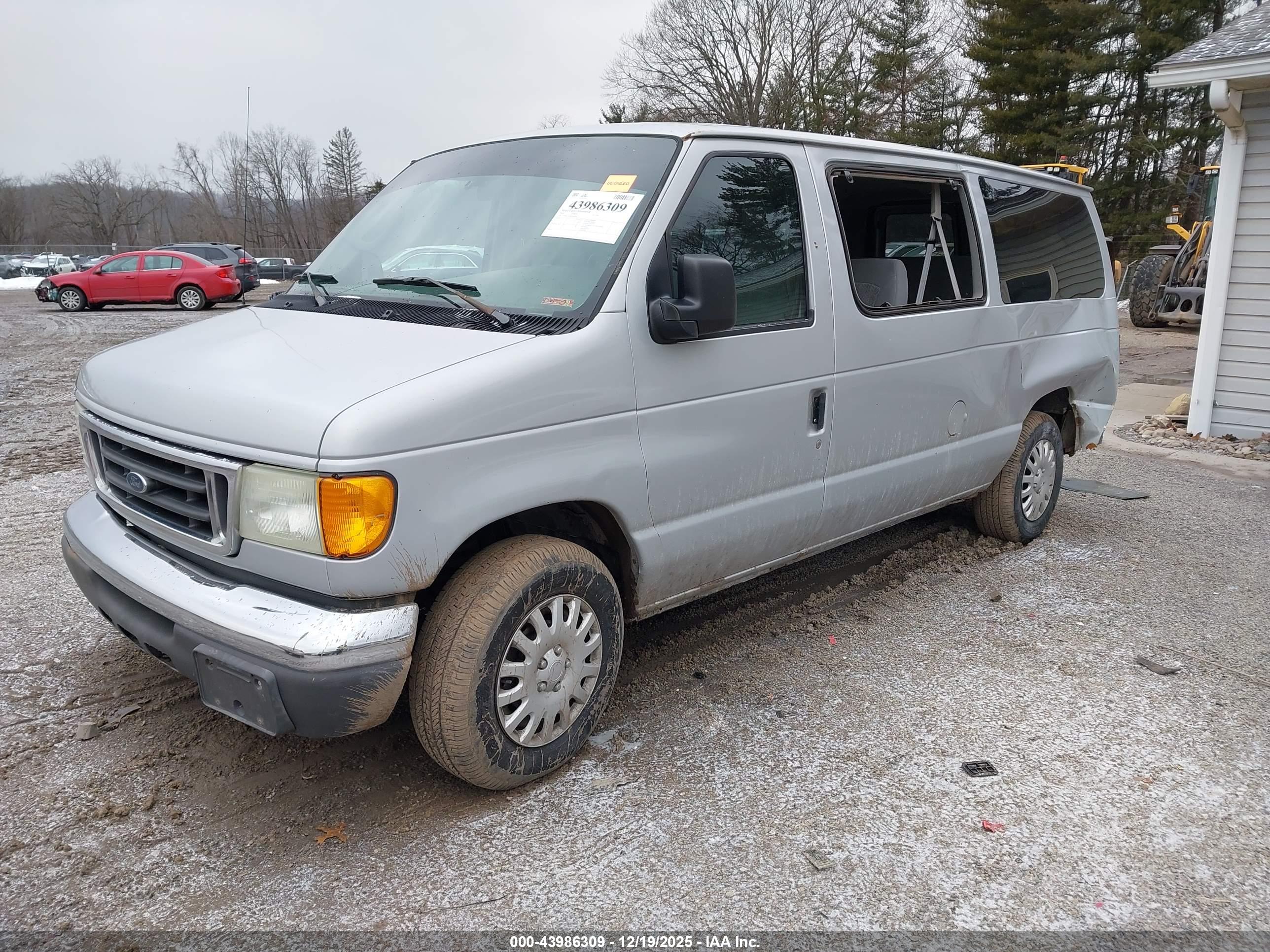 FORD E-150 image 2