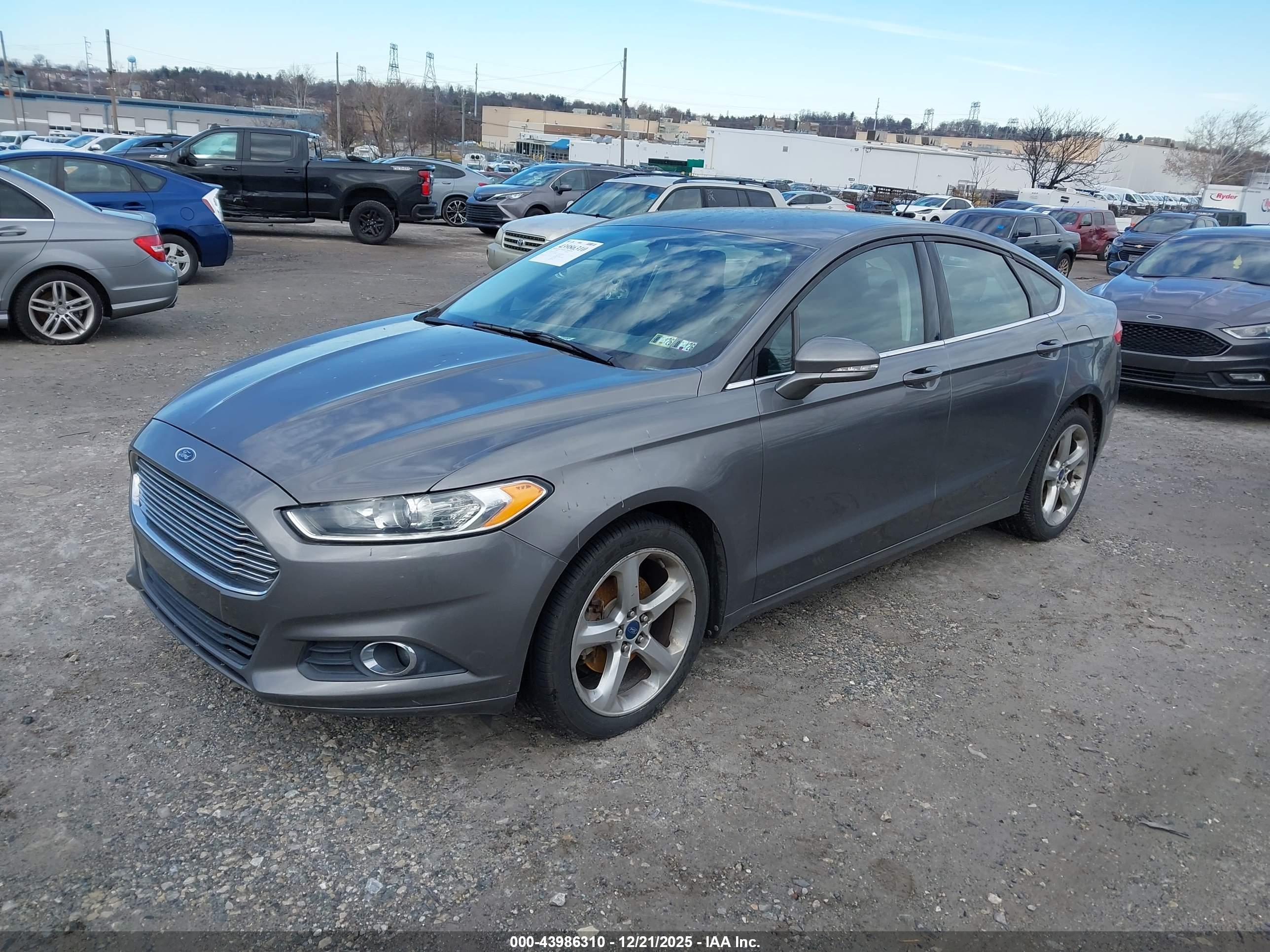 FORD FUSION image 2