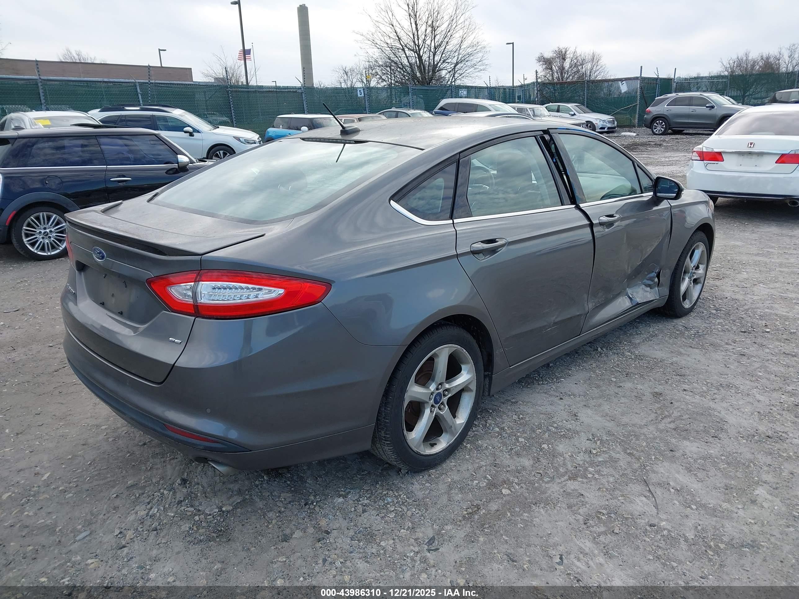 FORD FUSION image 4