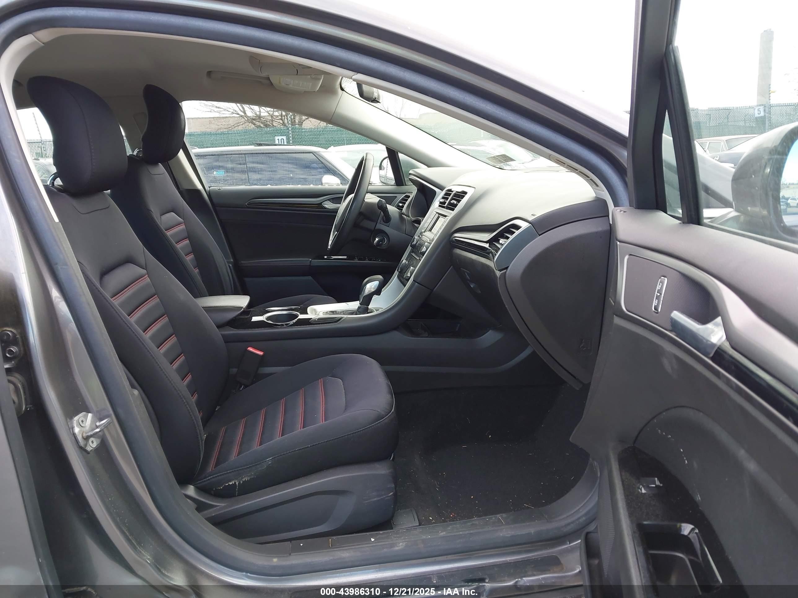 FORD FUSION image 5