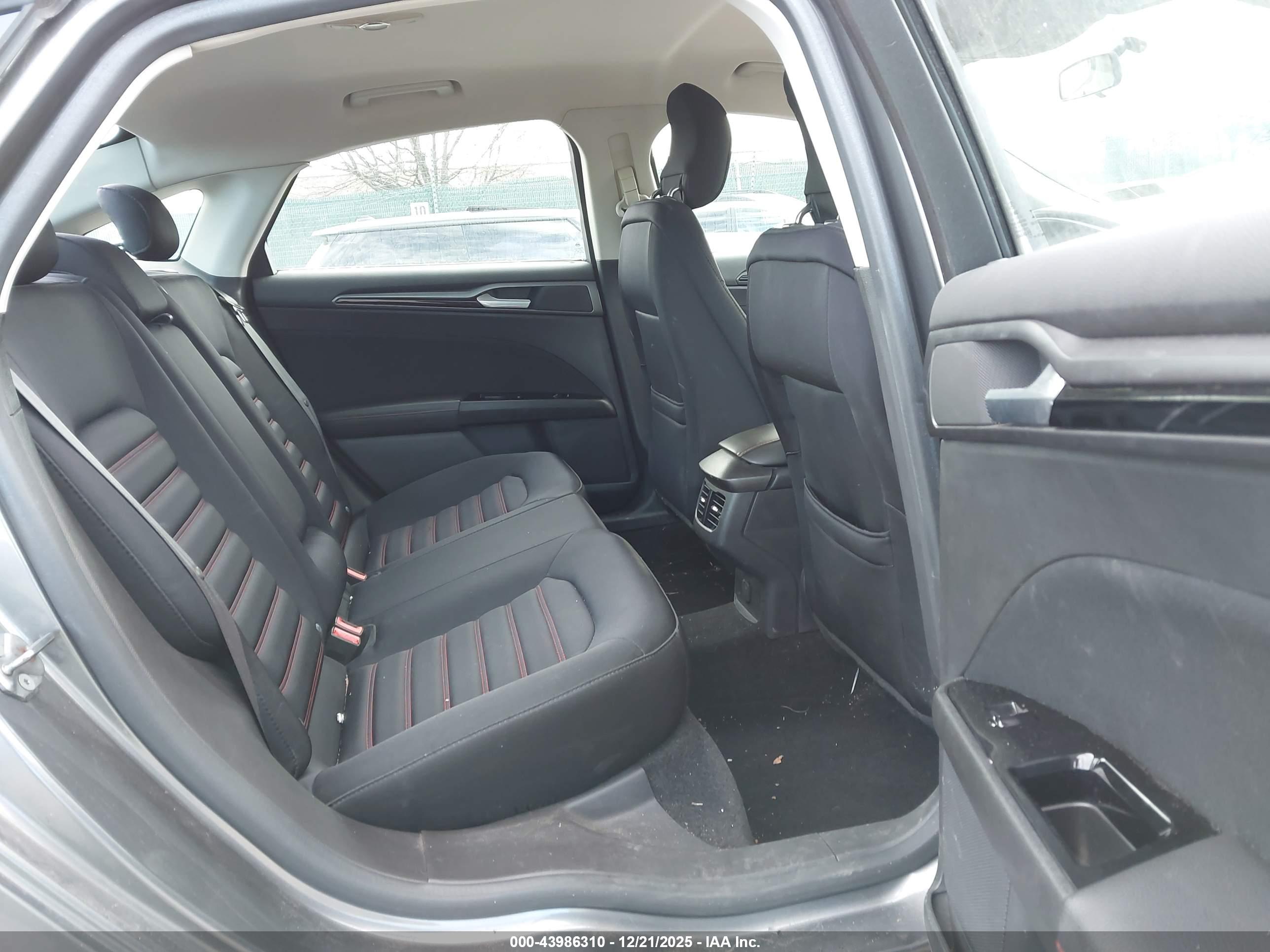 FORD FUSION image 8