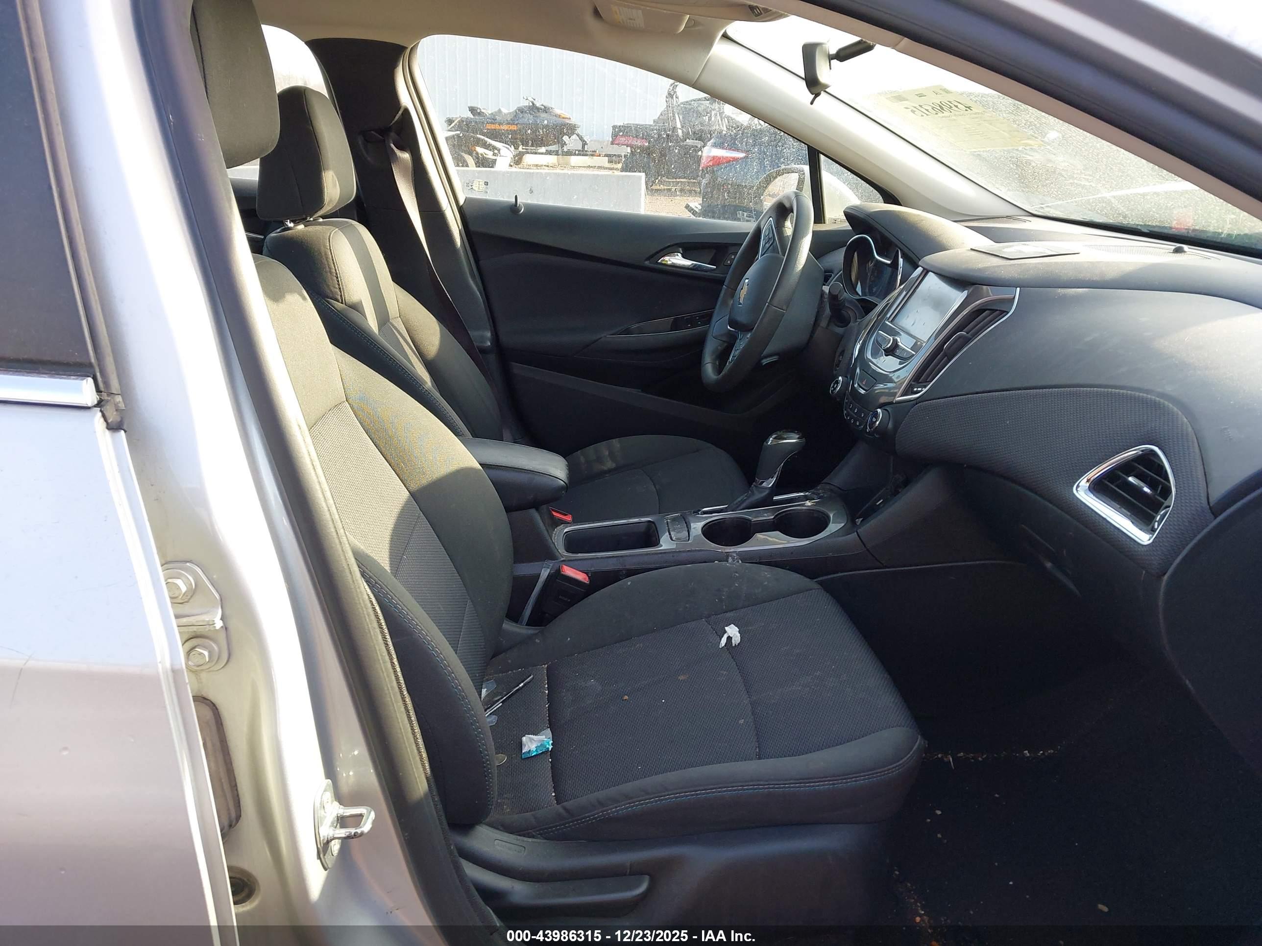 CHEVROLET CRUZE image 5
