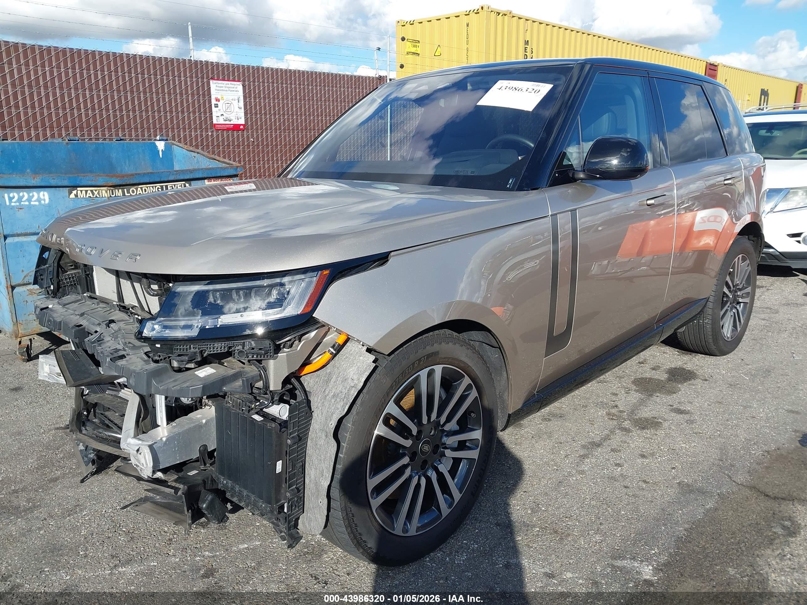 LAND ROVER image 2
