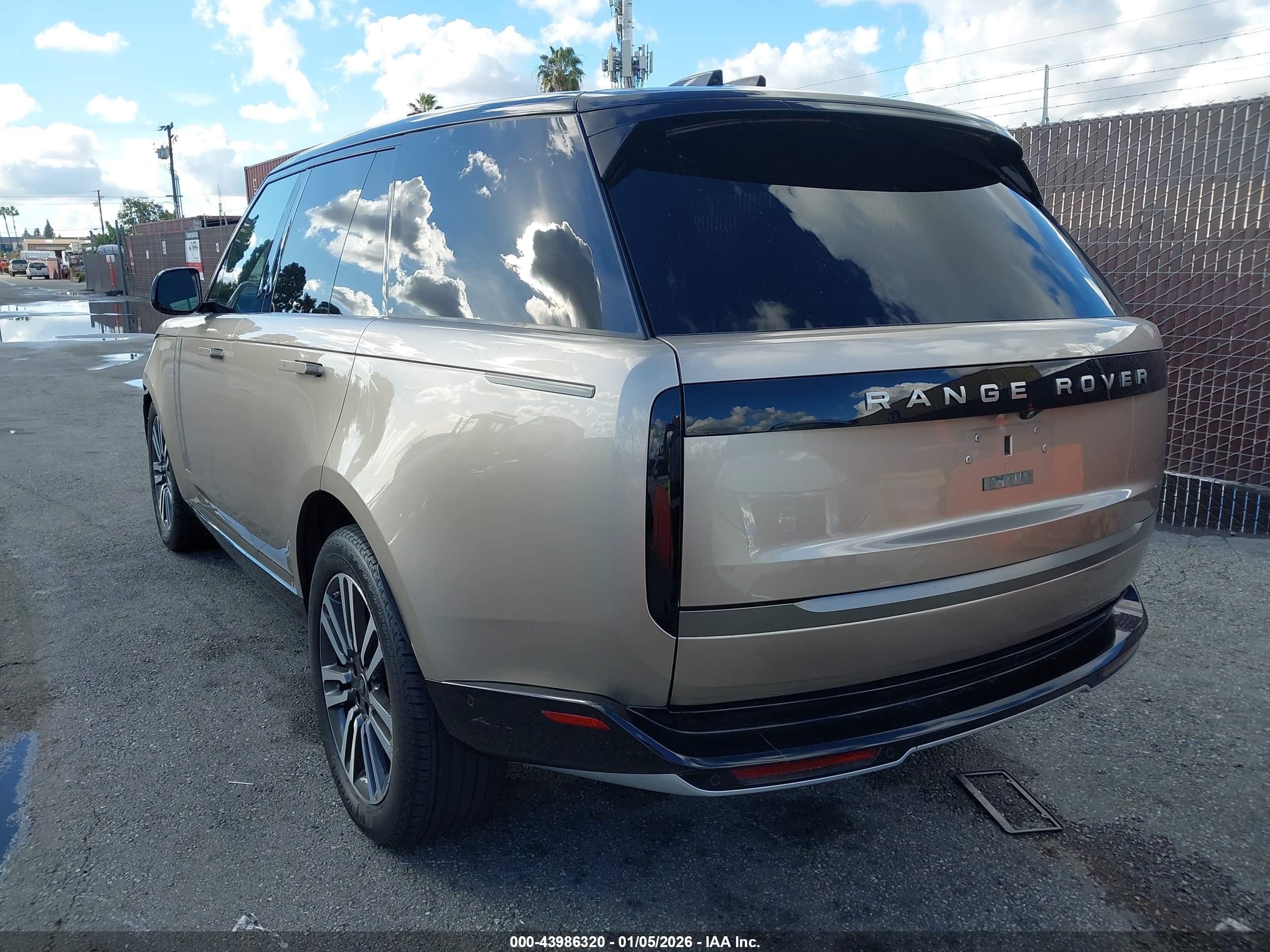 LAND ROVER image 3