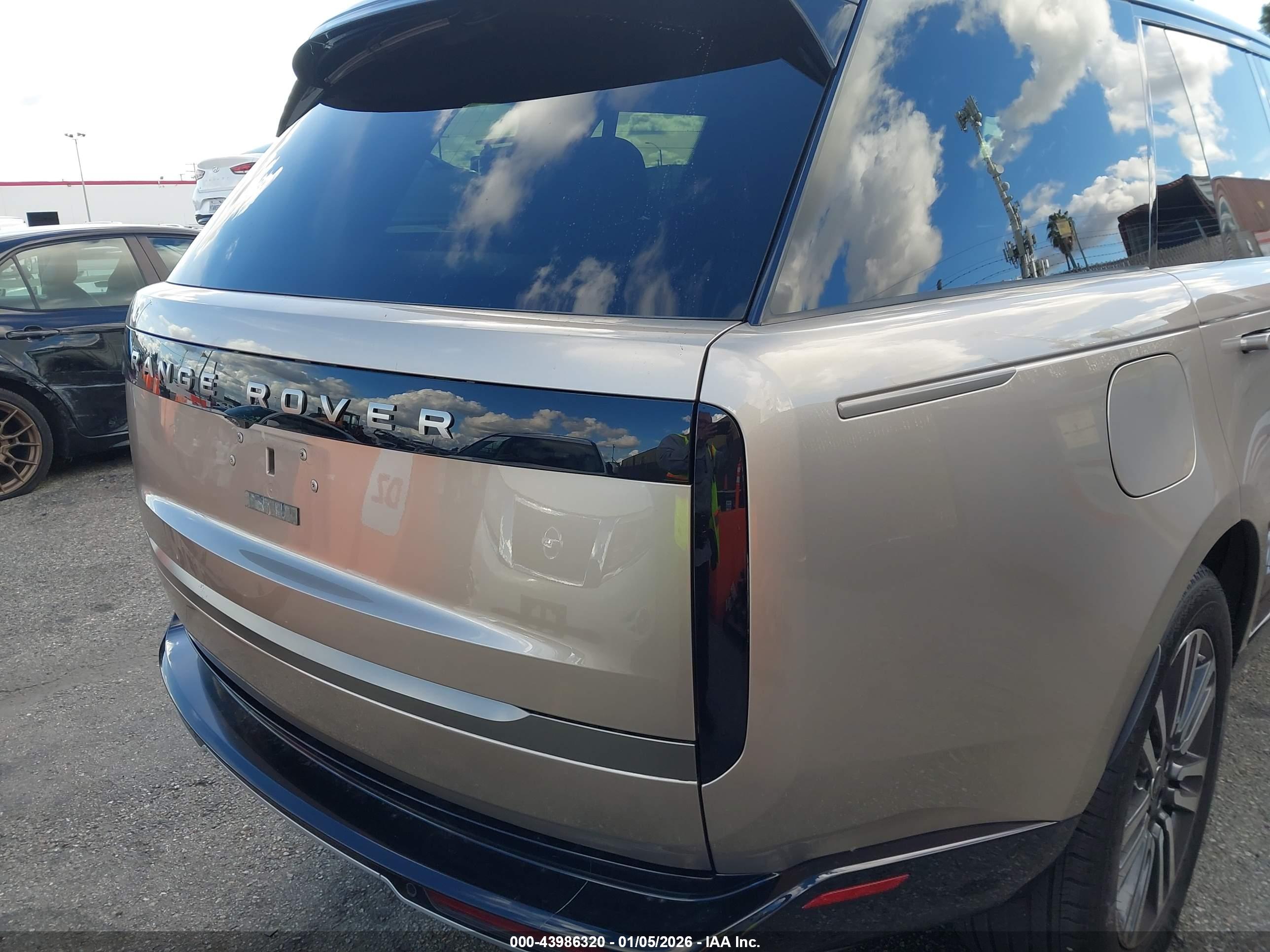 LAND ROVER image 4