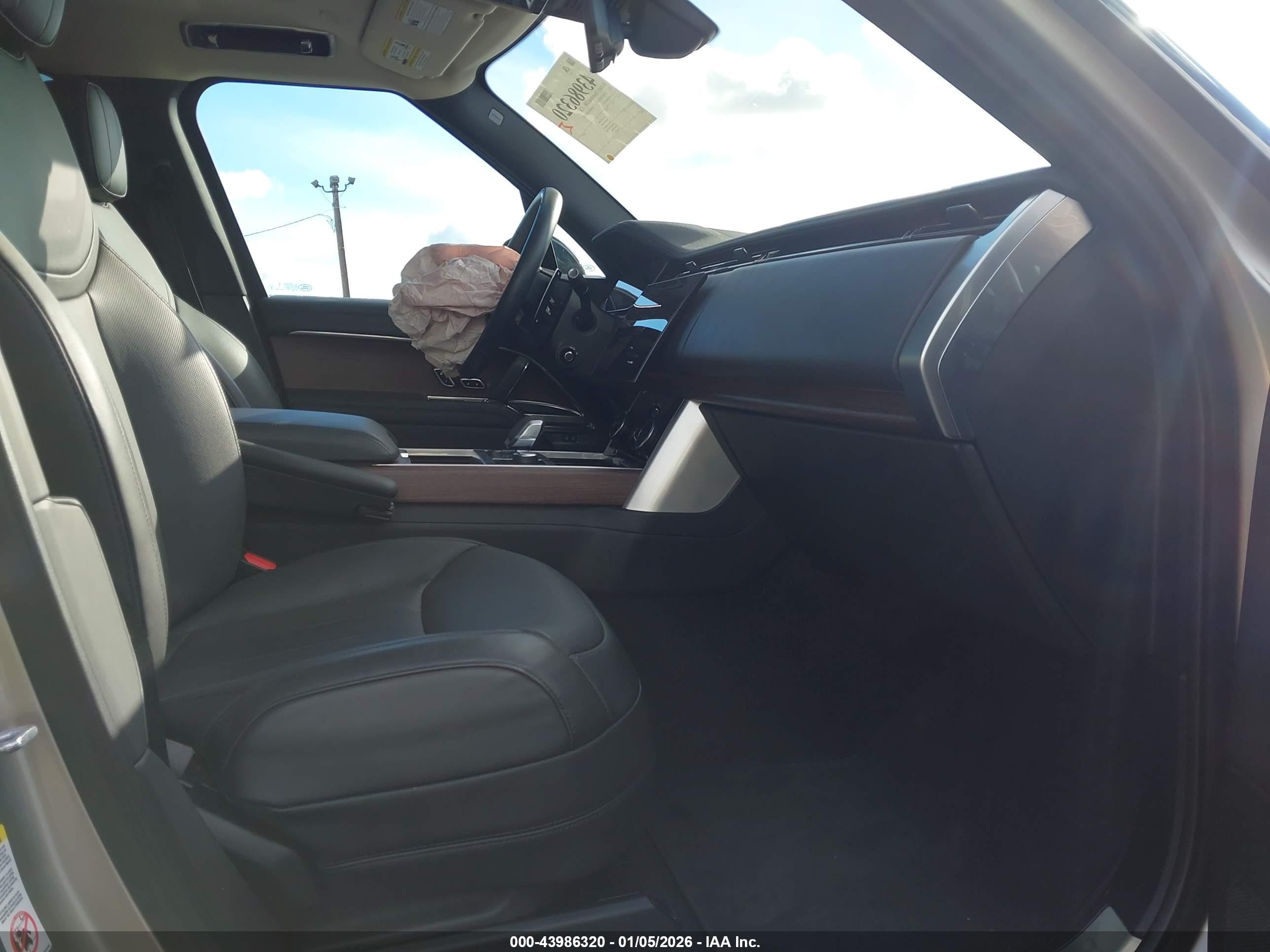 LAND ROVER image 5
