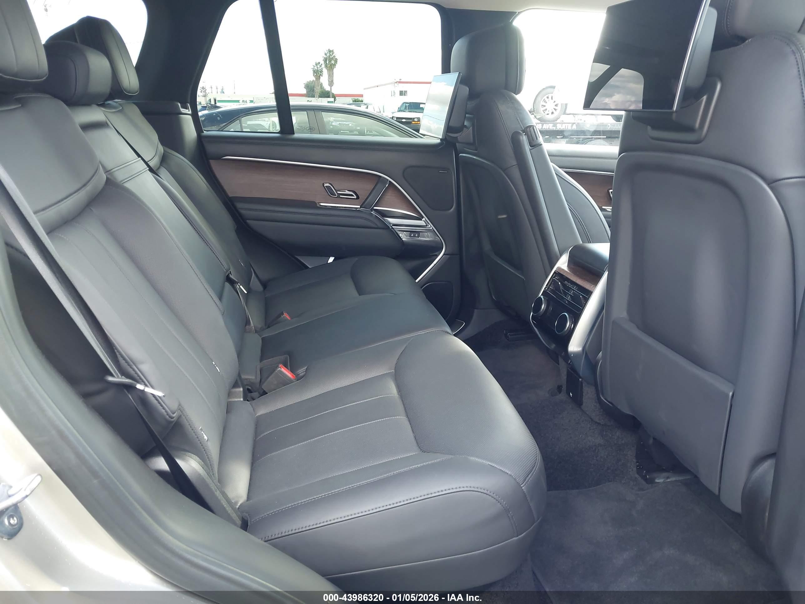 LAND ROVER image 8