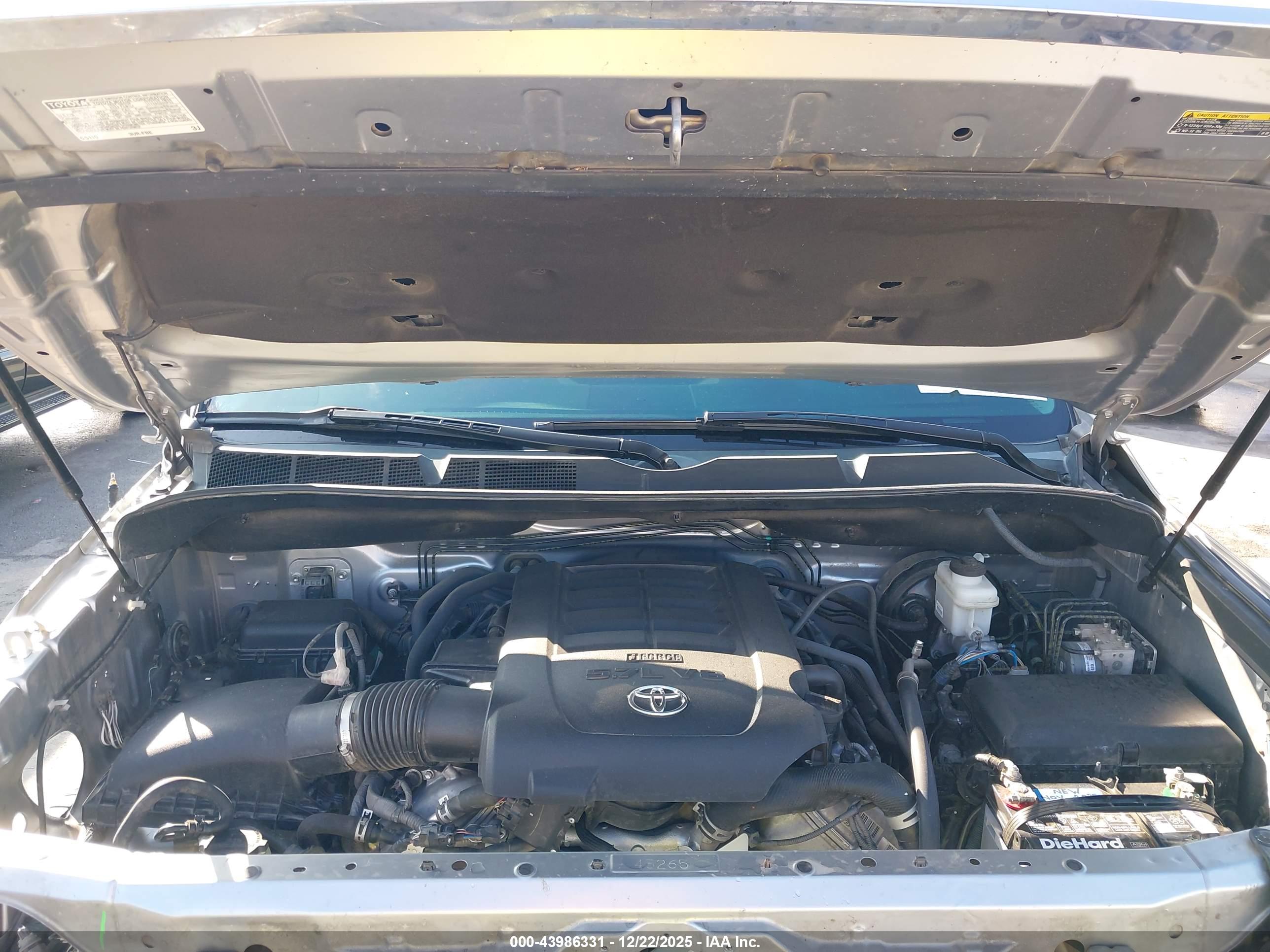 TOYOTA TUNDRA image 10