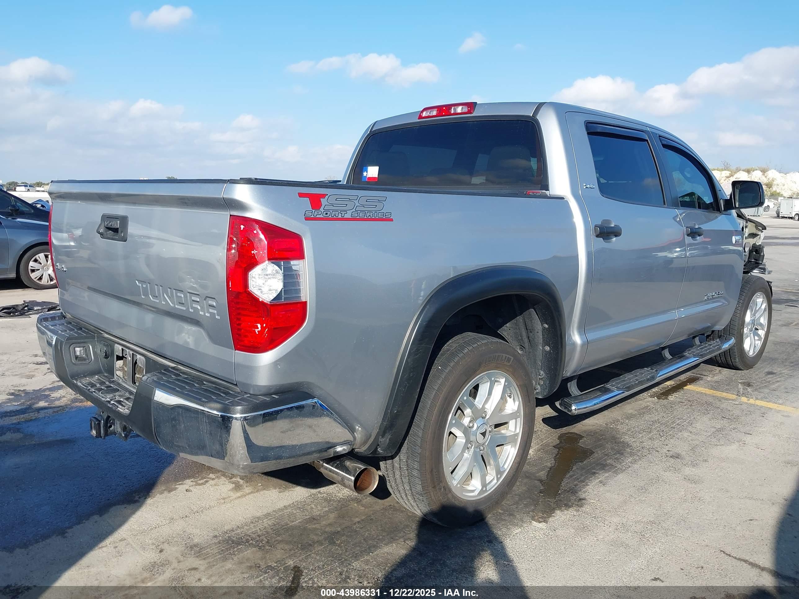 TOYOTA TUNDRA image 4