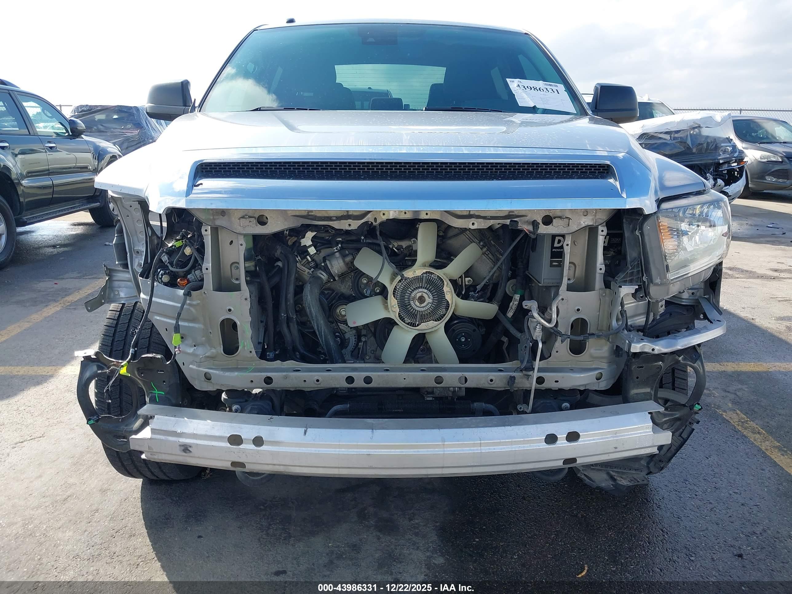 TOYOTA TUNDRA image 6