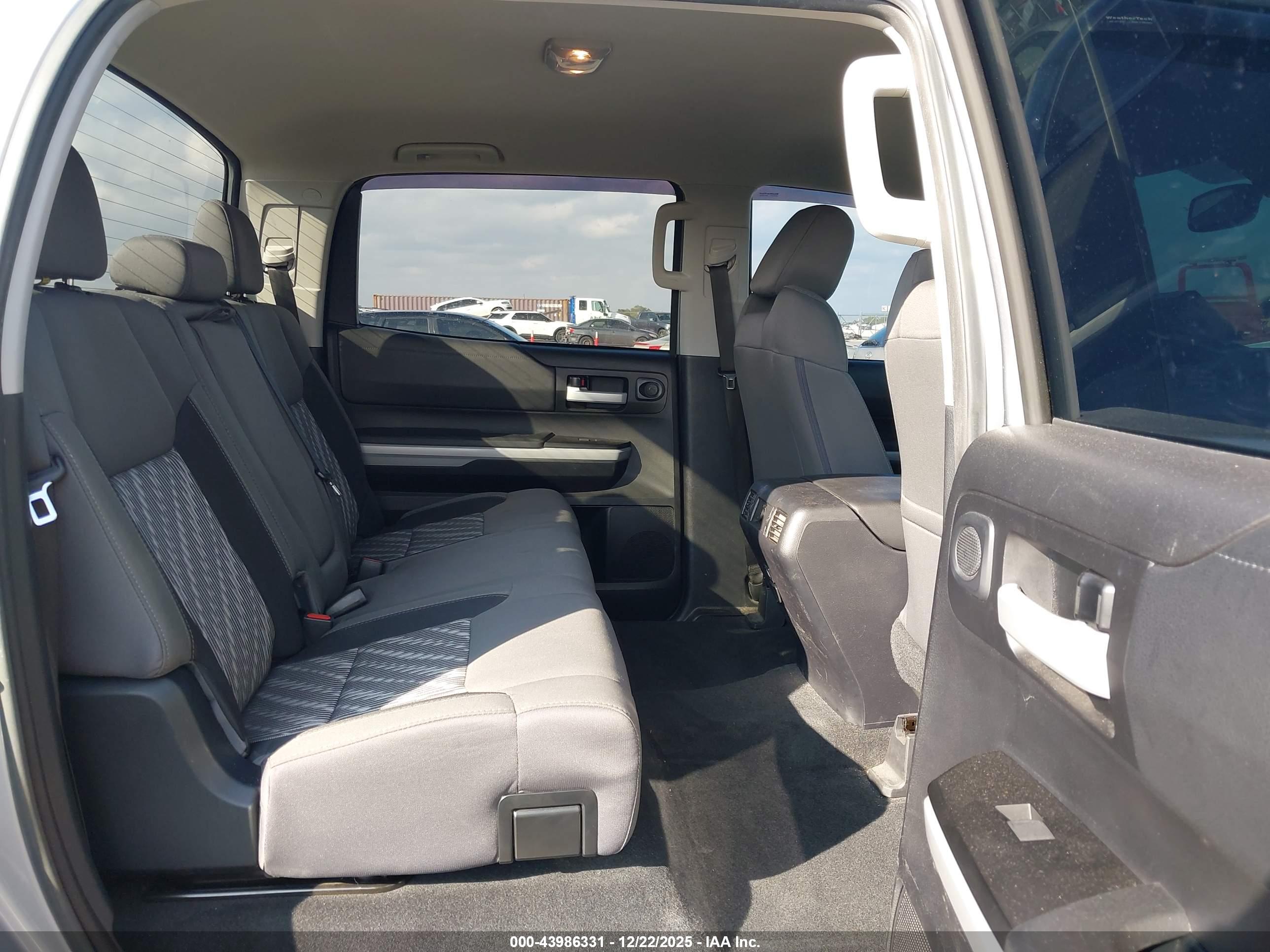 TOYOTA TUNDRA image 8