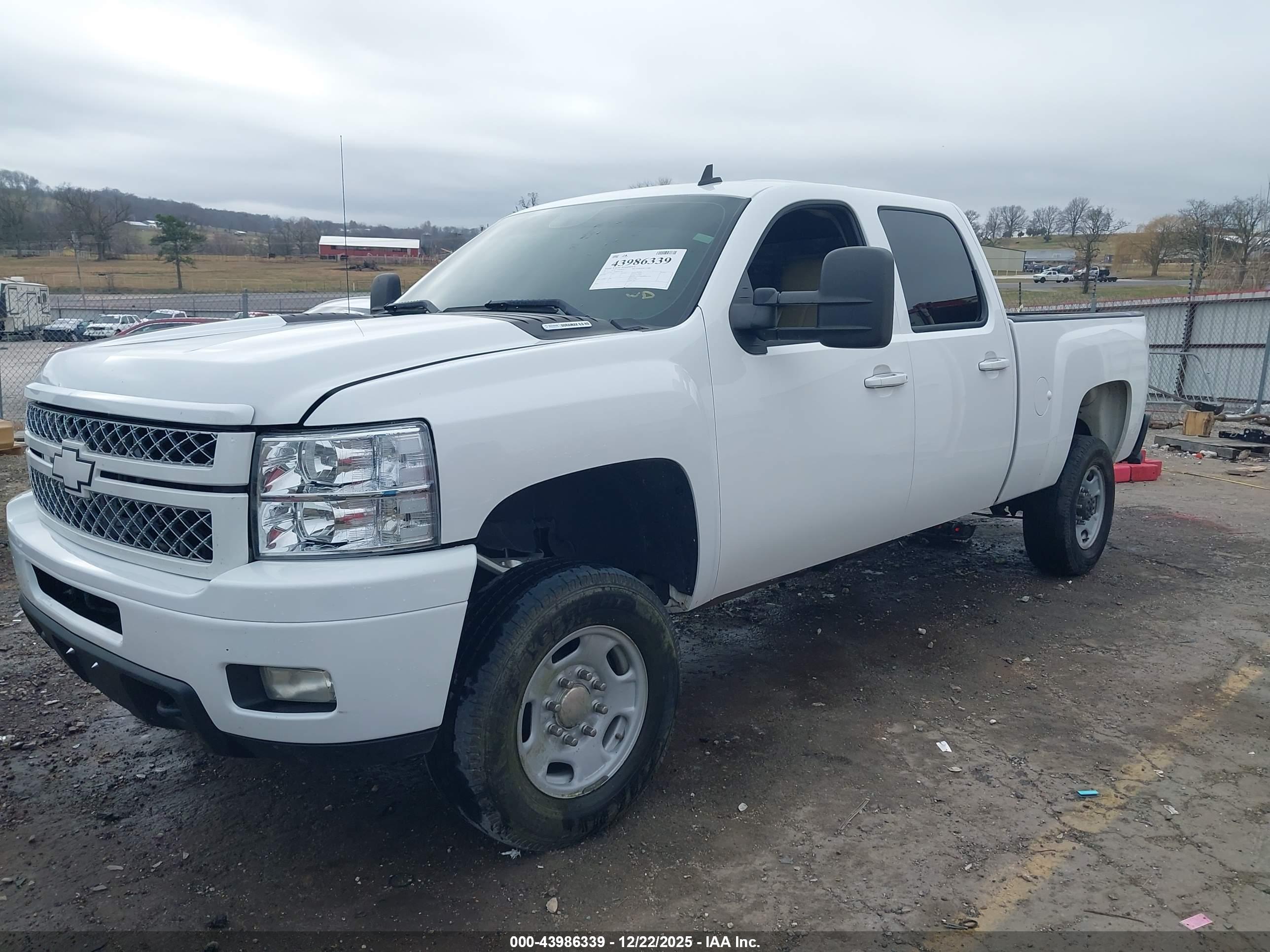 CHEVROLET SILVERADO image 2