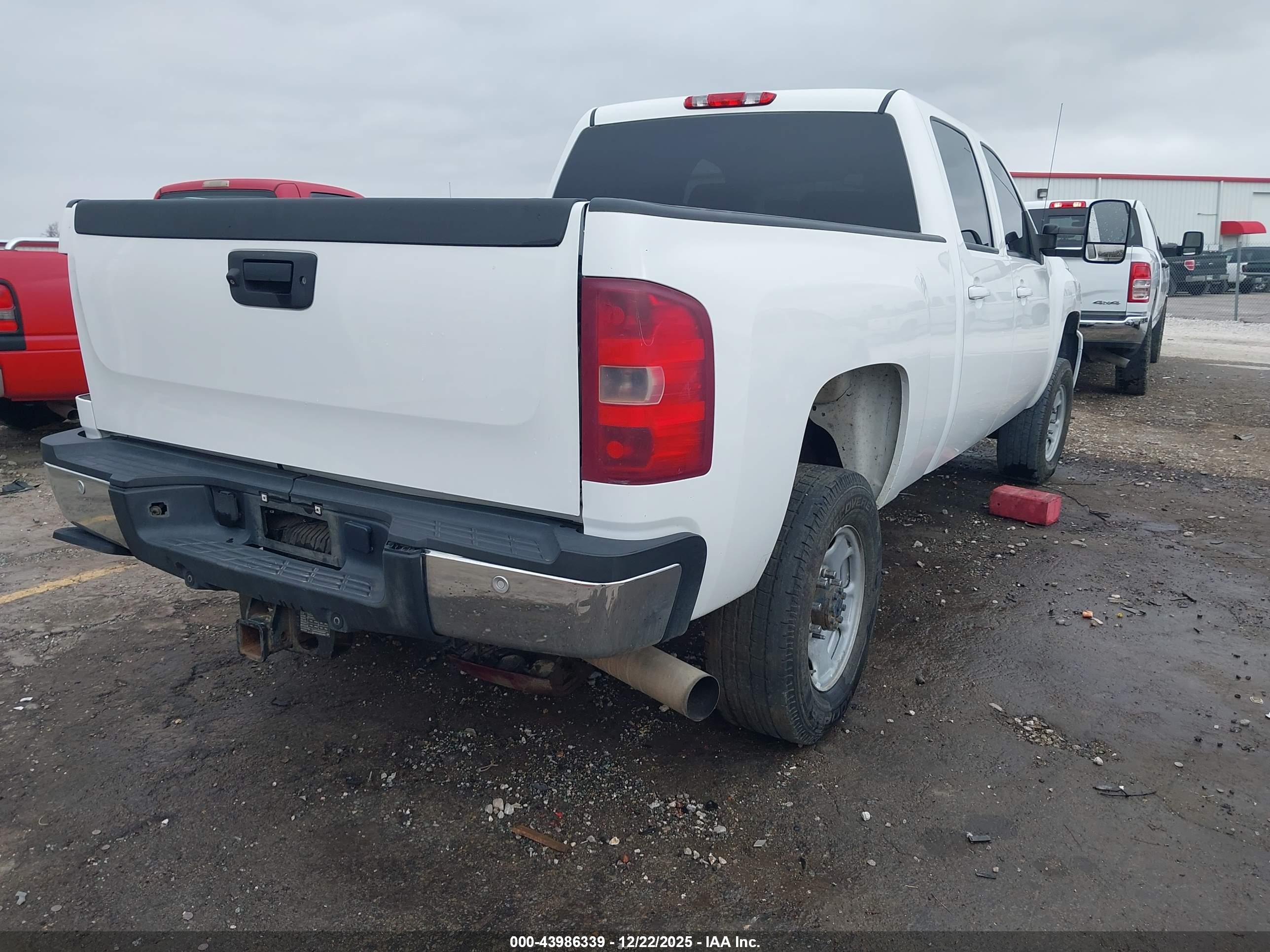 CHEVROLET SILVERADO image 4