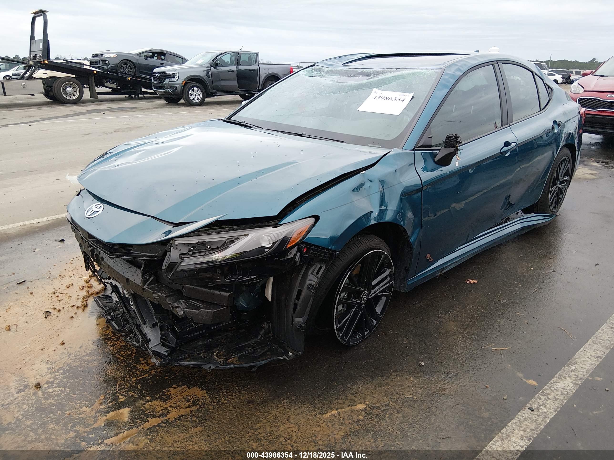 TOYOTA CAMRY image 2