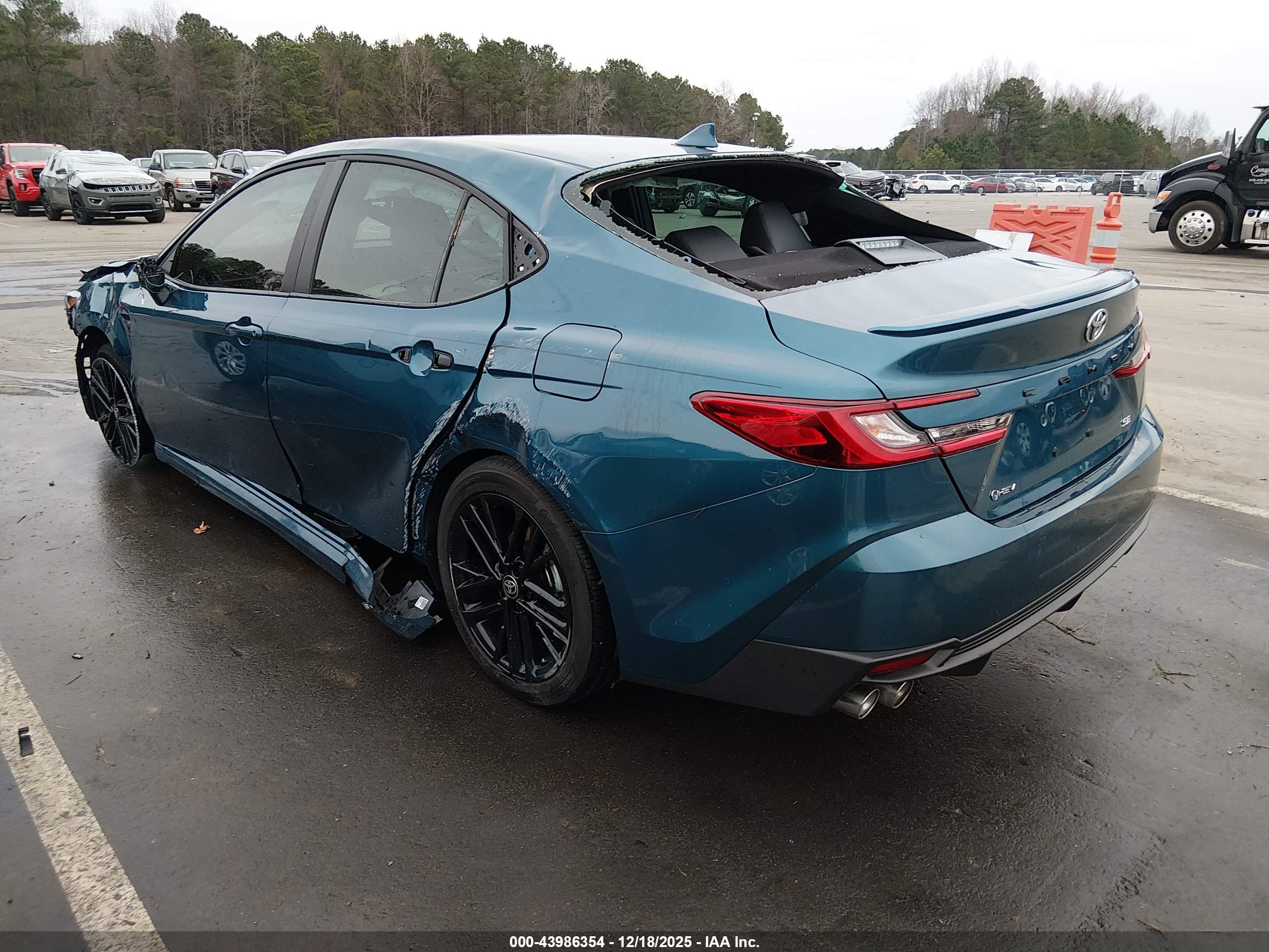 TOYOTA CAMRY image 3