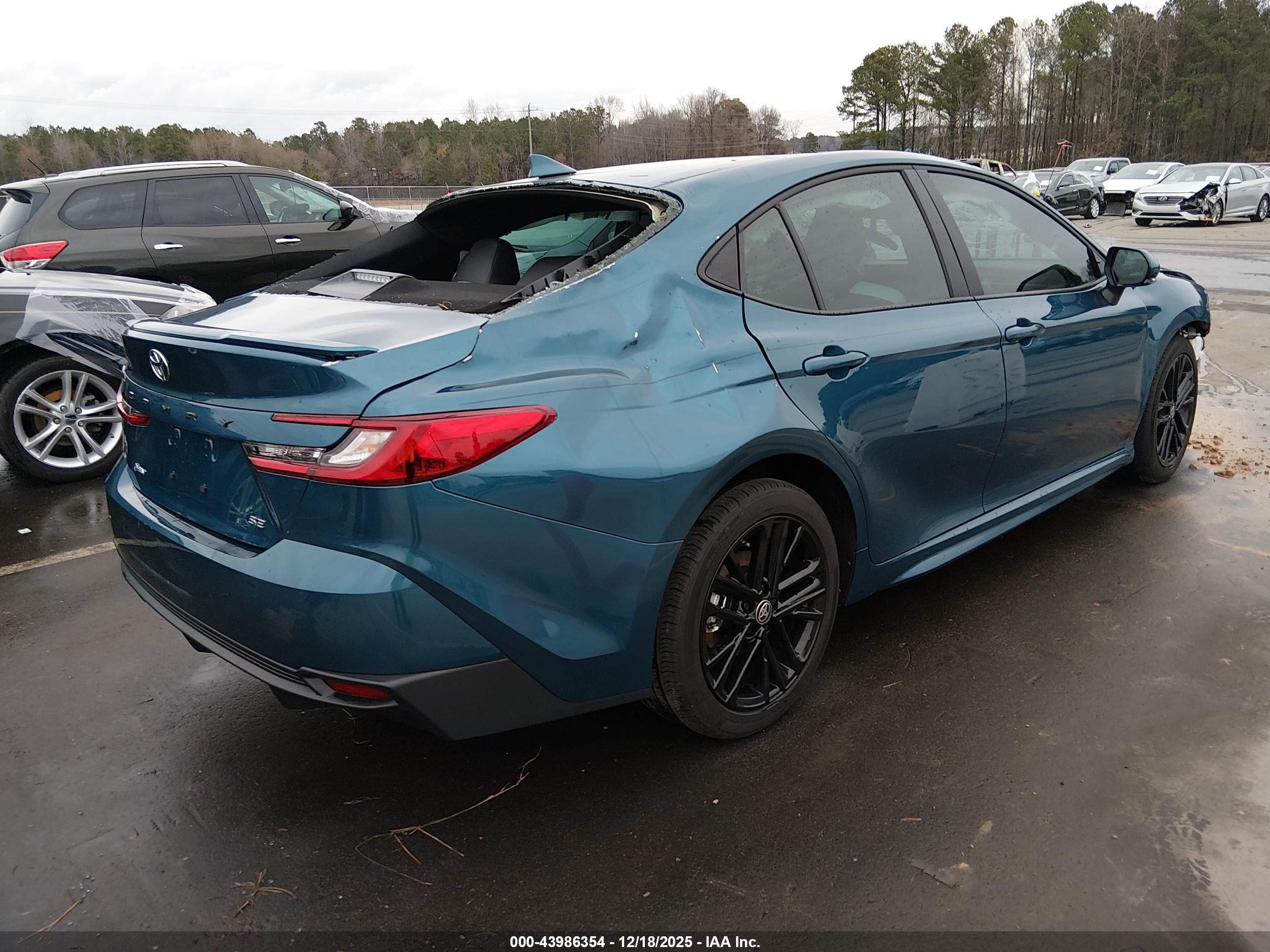 TOYOTA CAMRY image 4