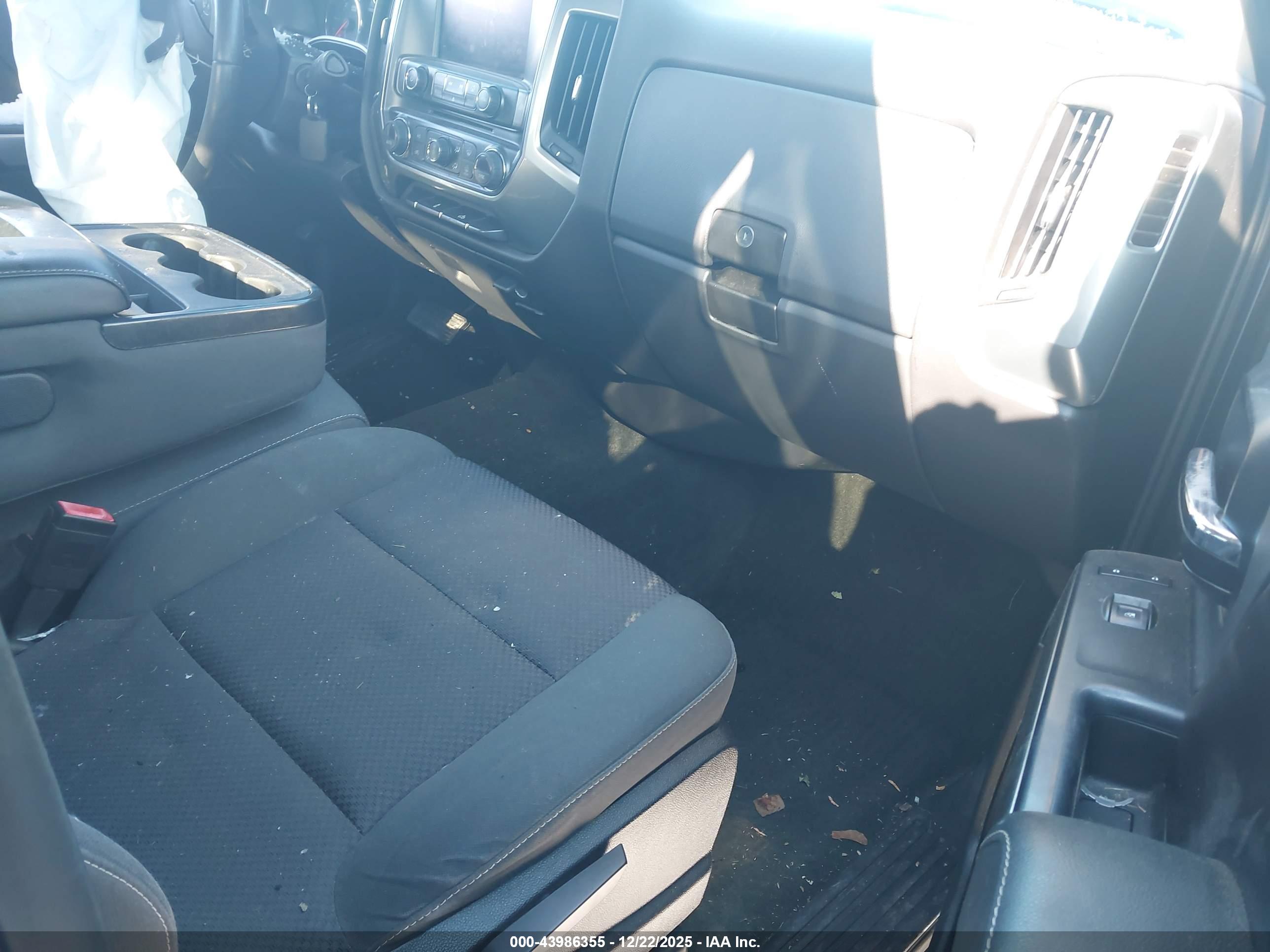 CHEVROLET SILVERADO image 5