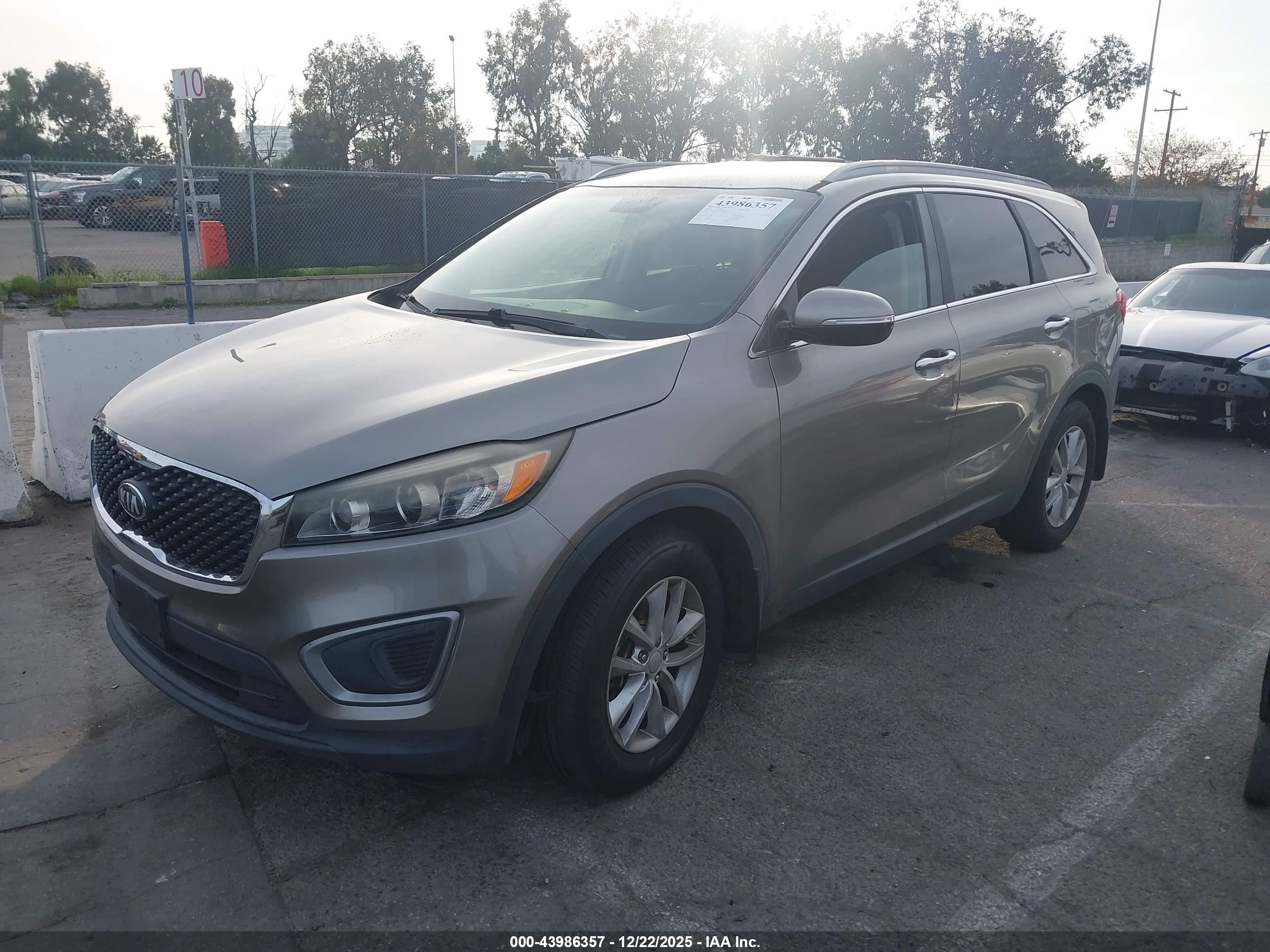 KIA SORENTO image 2