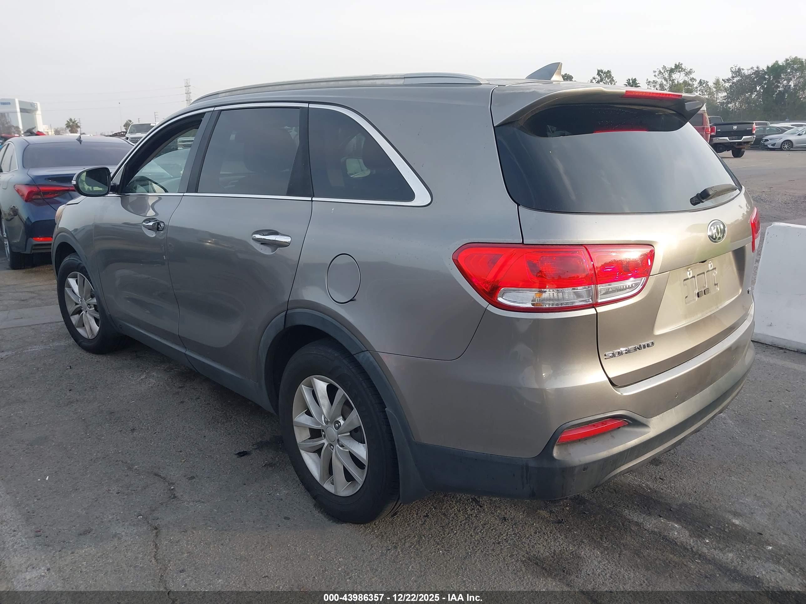 KIA SORENTO image 3