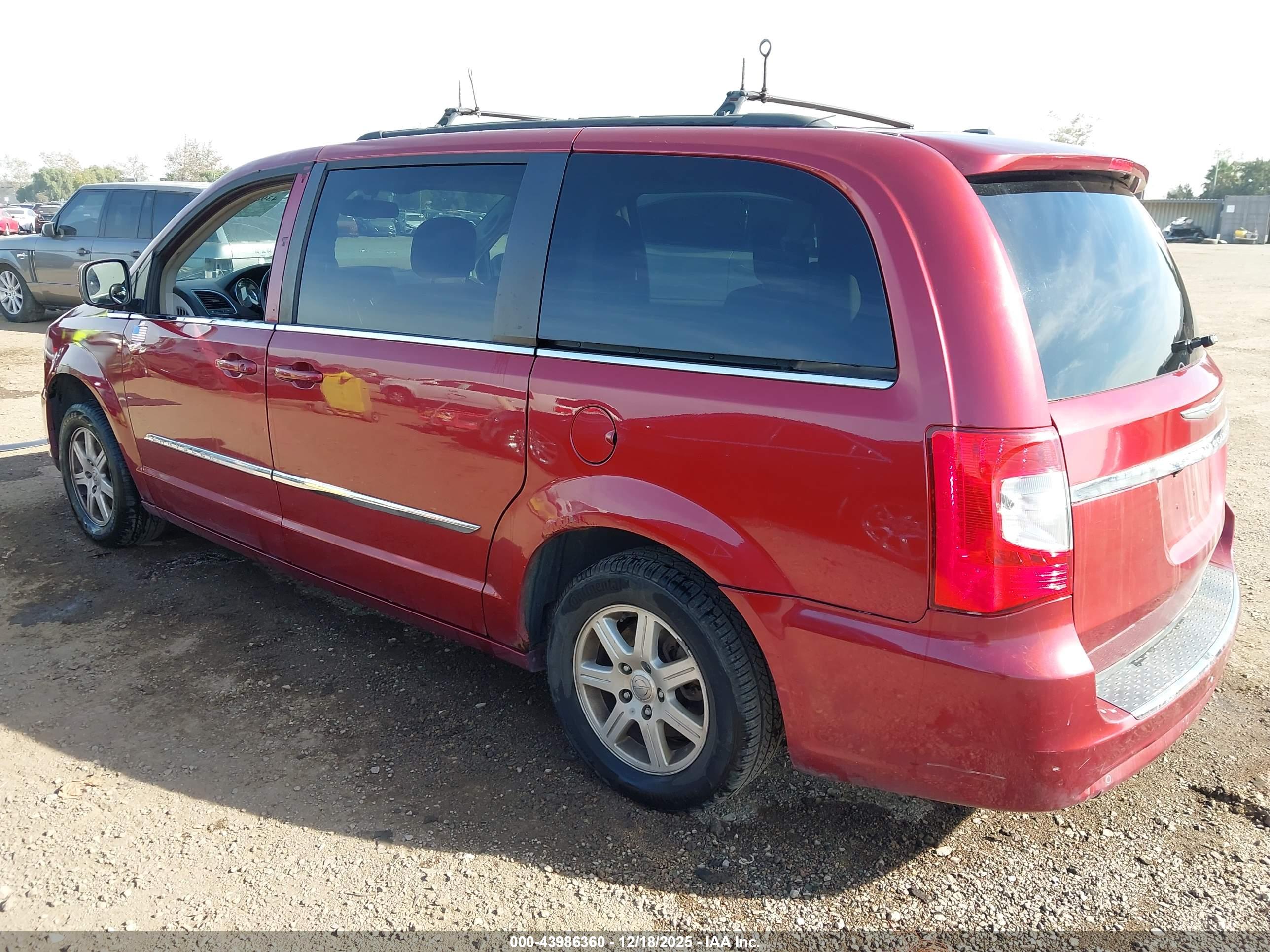 CHRYSLER TOWN image 3