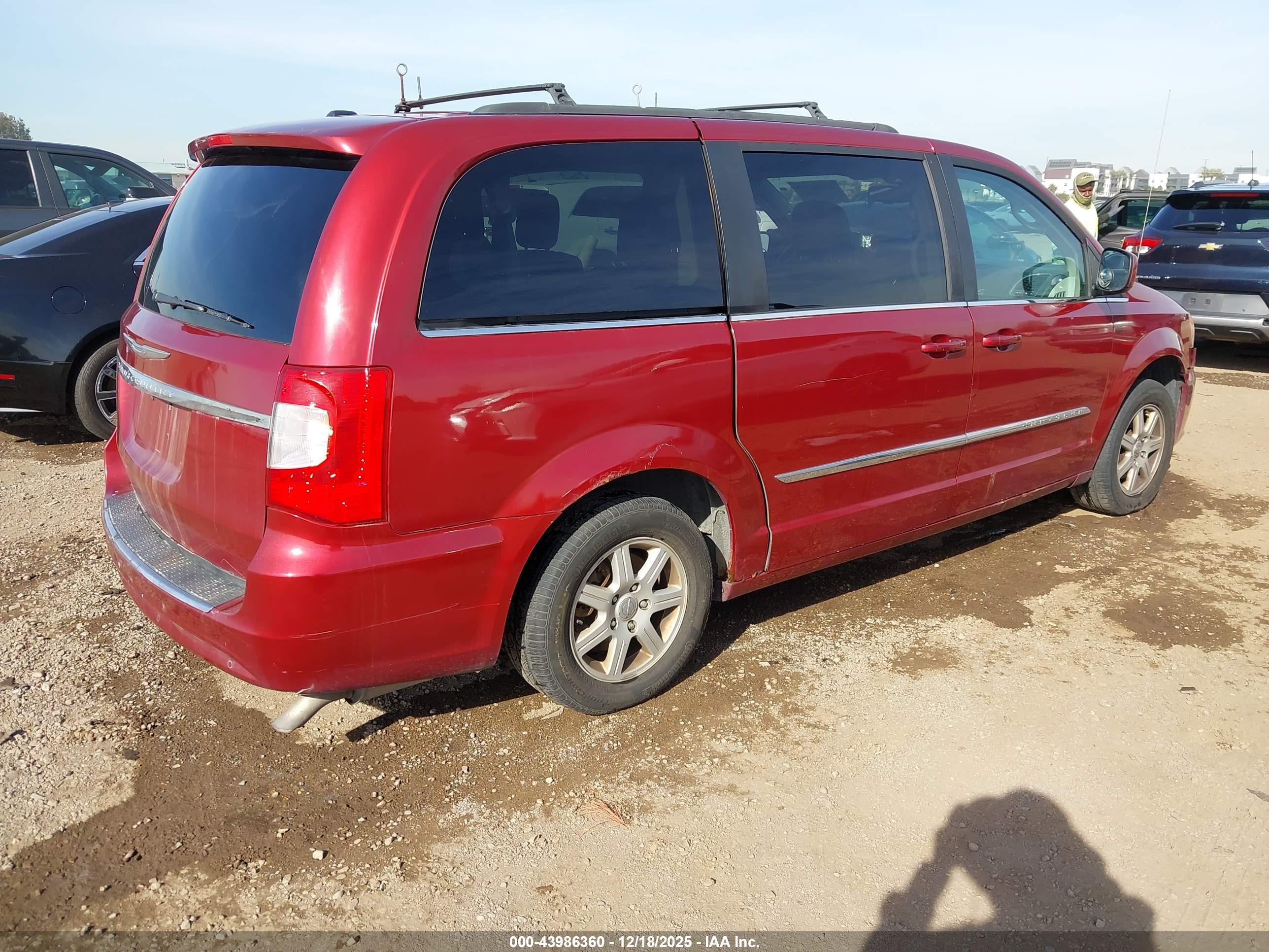 CHRYSLER TOWN image 4