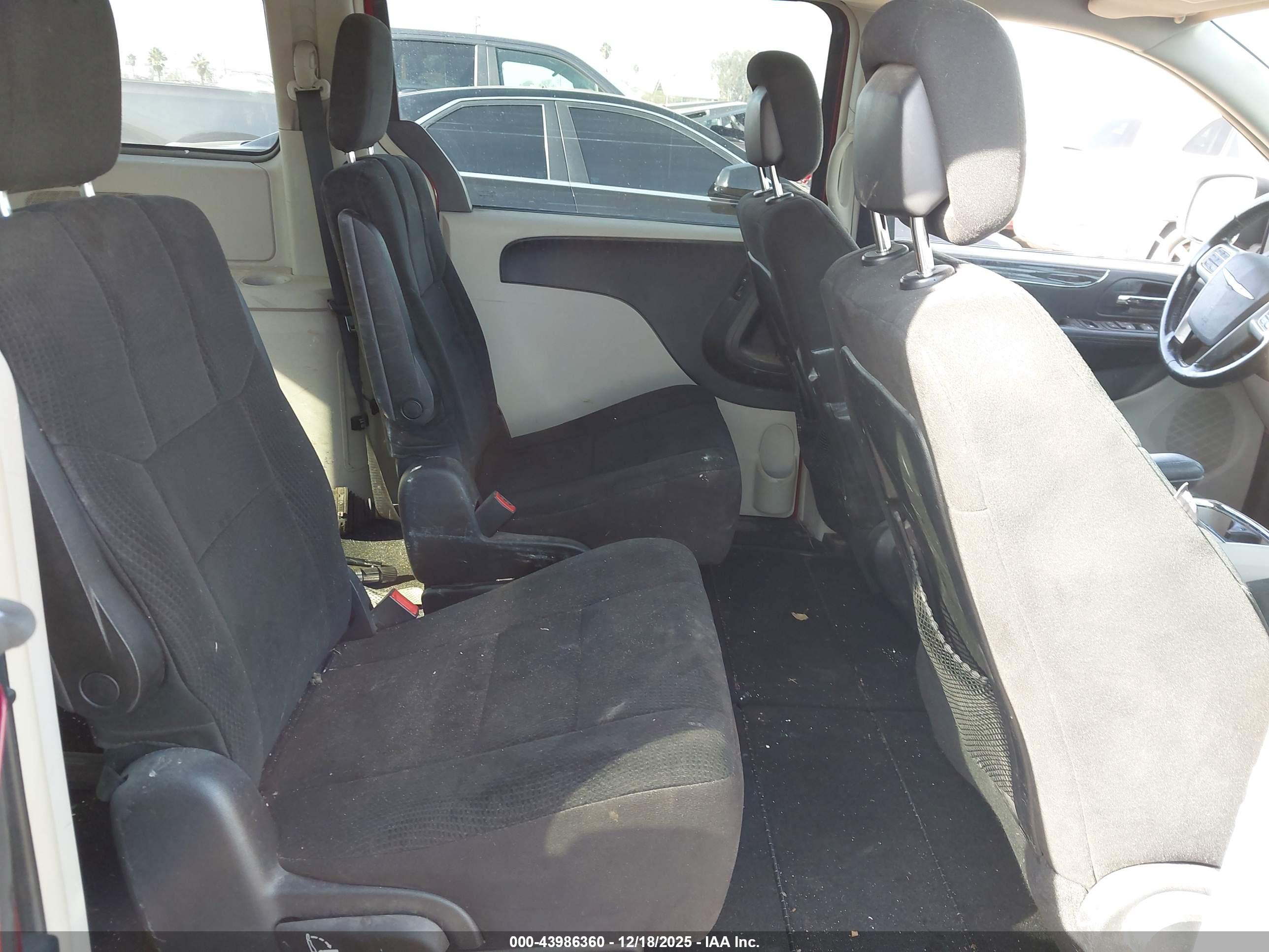 CHRYSLER TOWN image 8