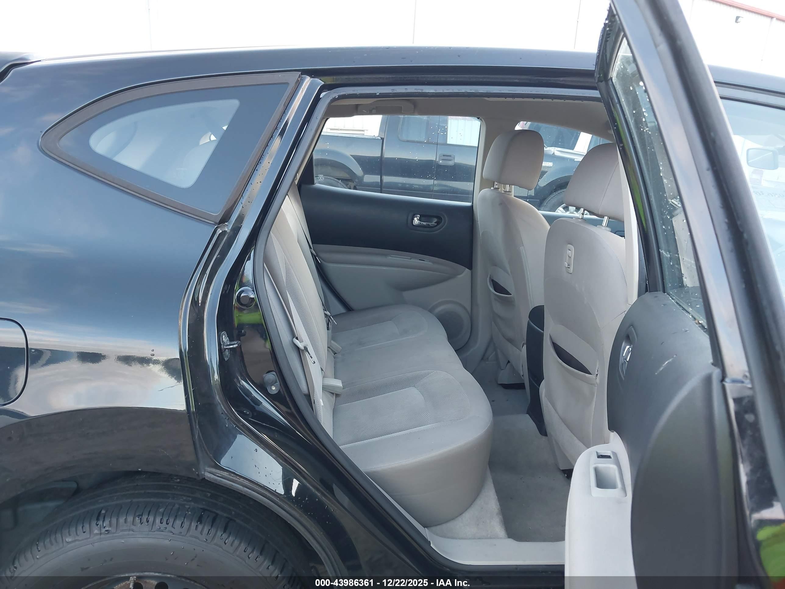 NISSAN ROGUE image 8