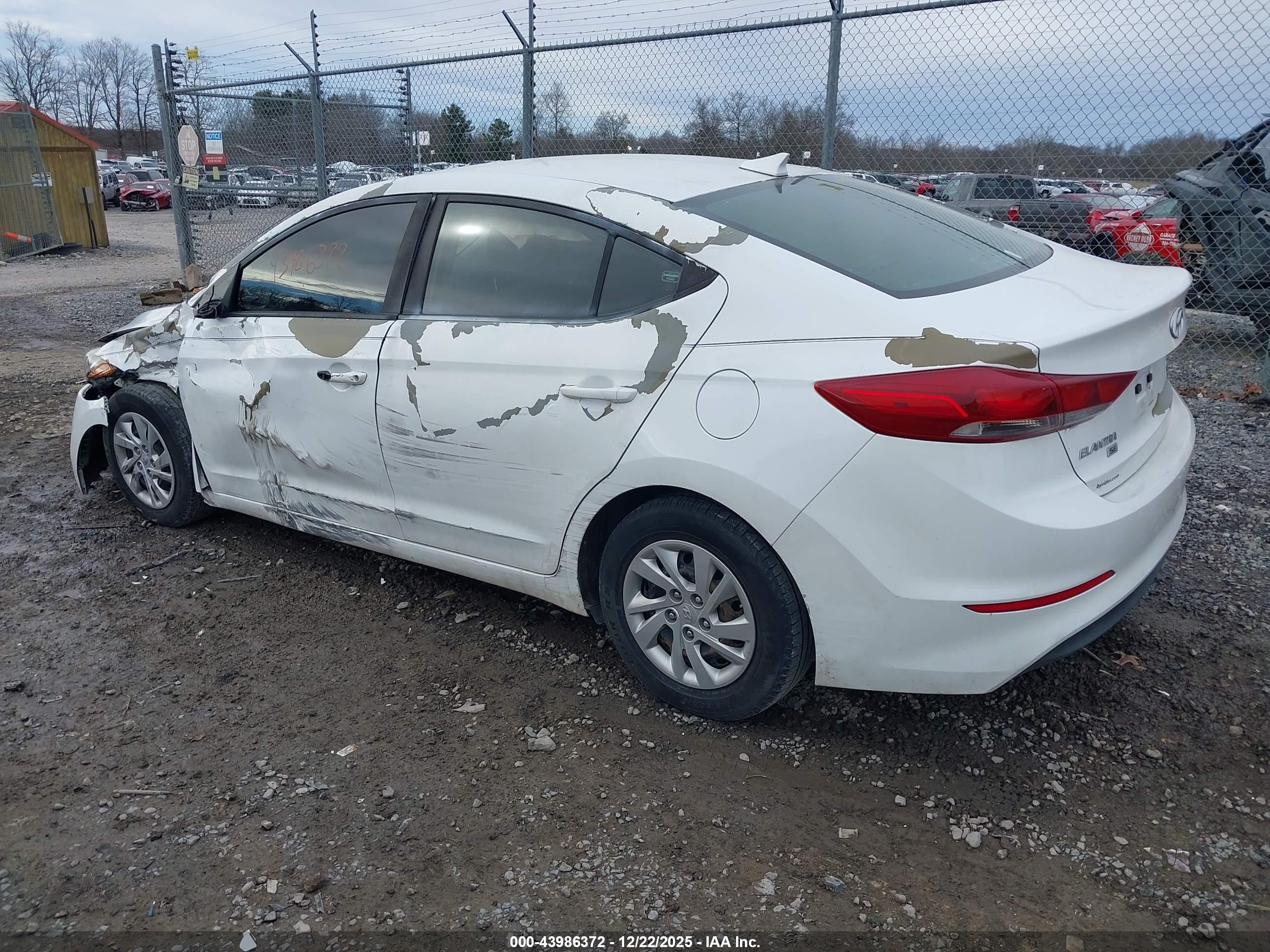 HYUNDAI ELANTRA image 3