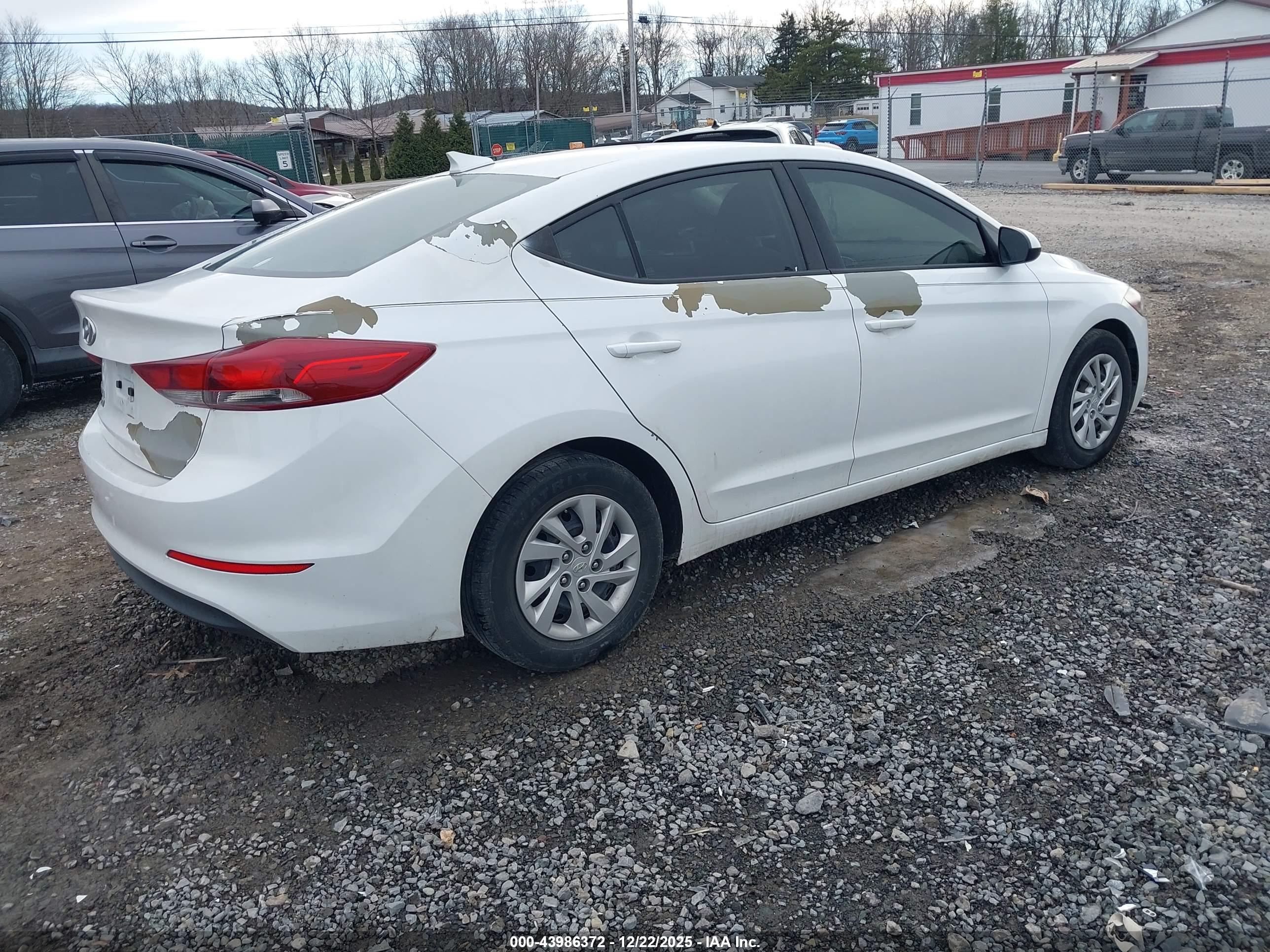 HYUNDAI ELANTRA image 4