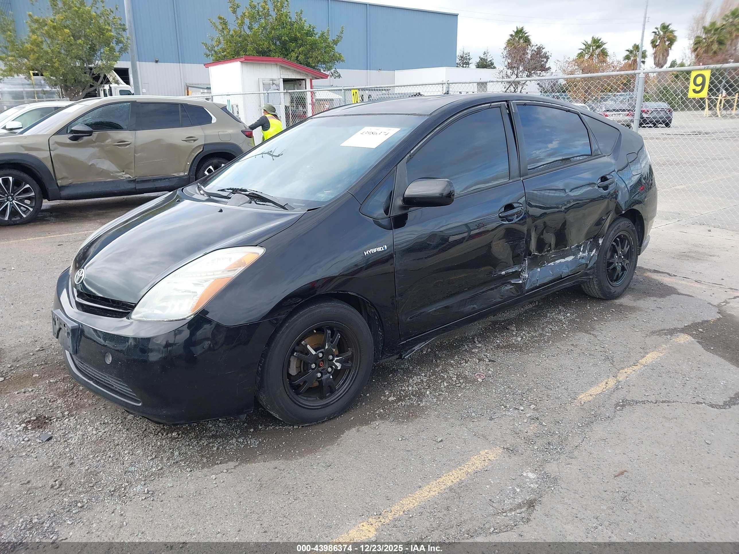 TOYOTA PRIUS image 2
