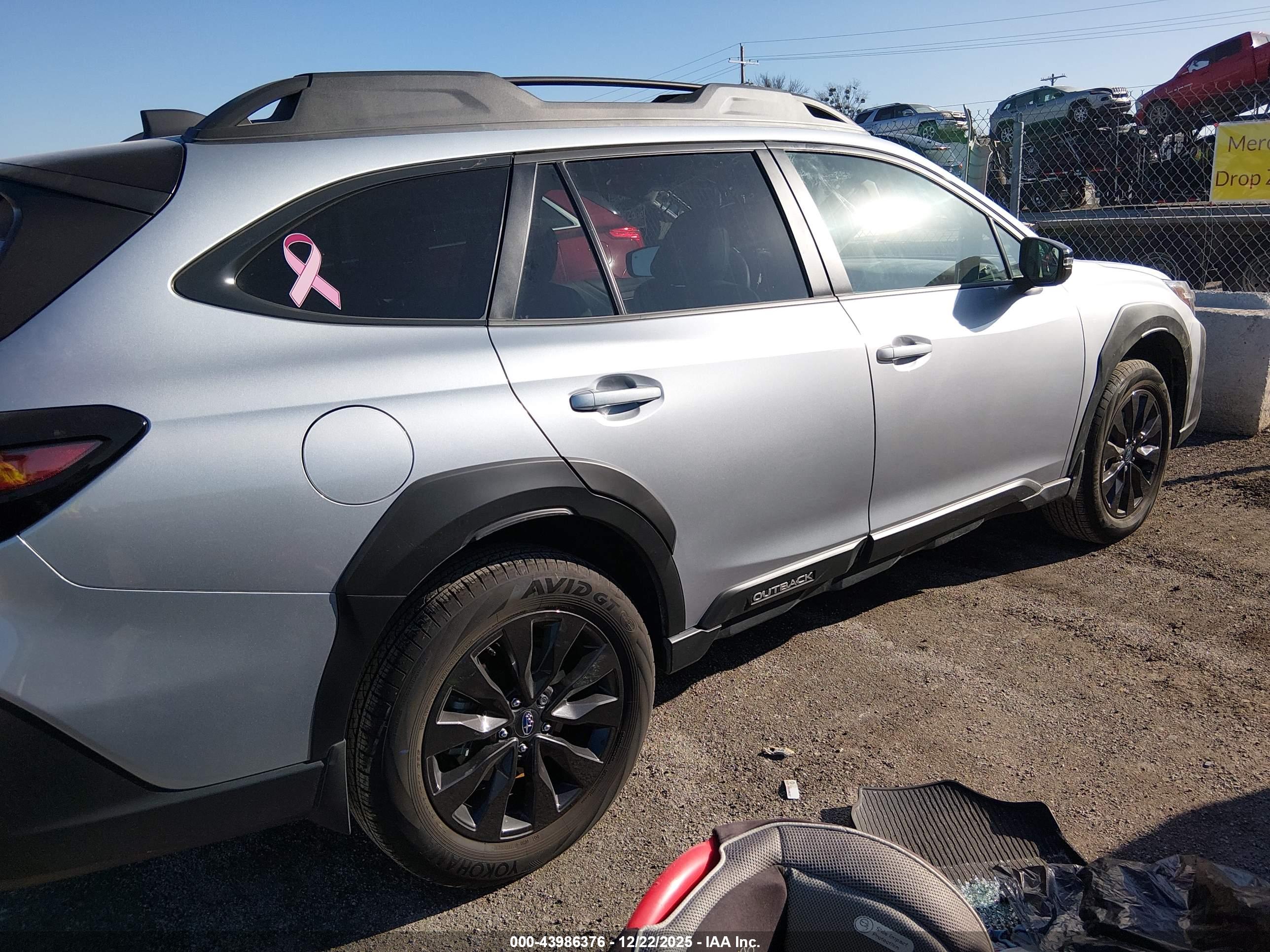 SUBARU OUTBACK image 4