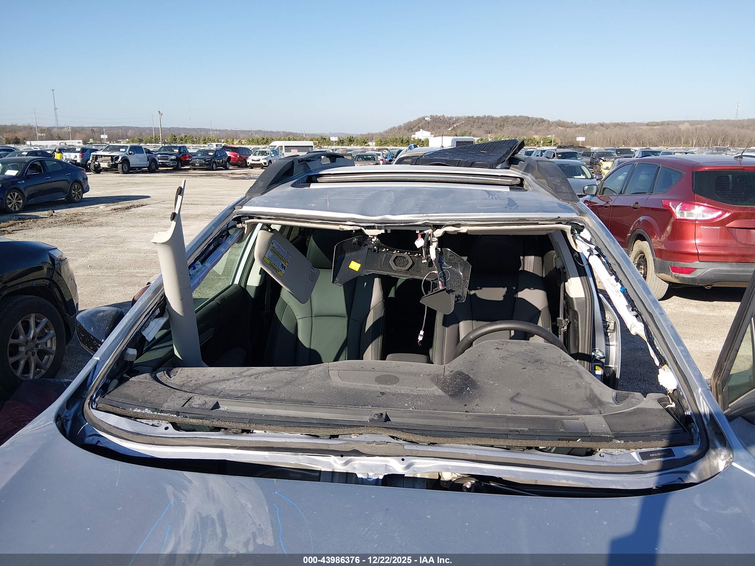SUBARU OUTBACK image 6