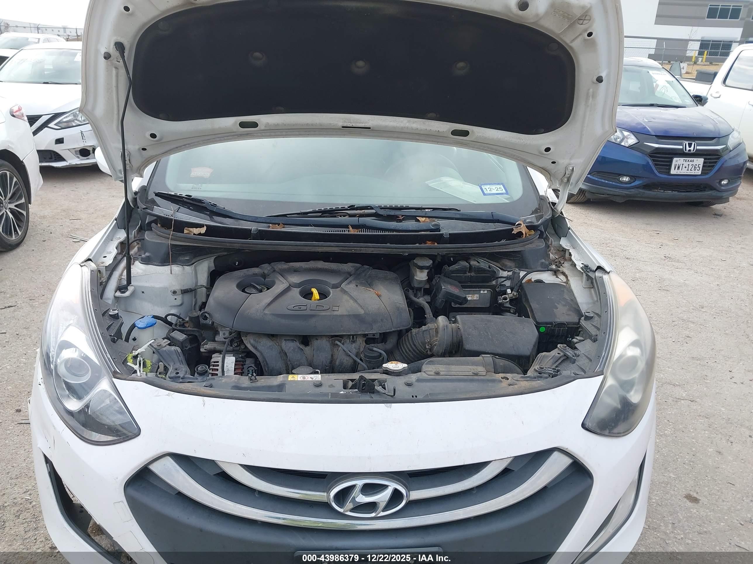 HYUNDAI ELANTRA image 10