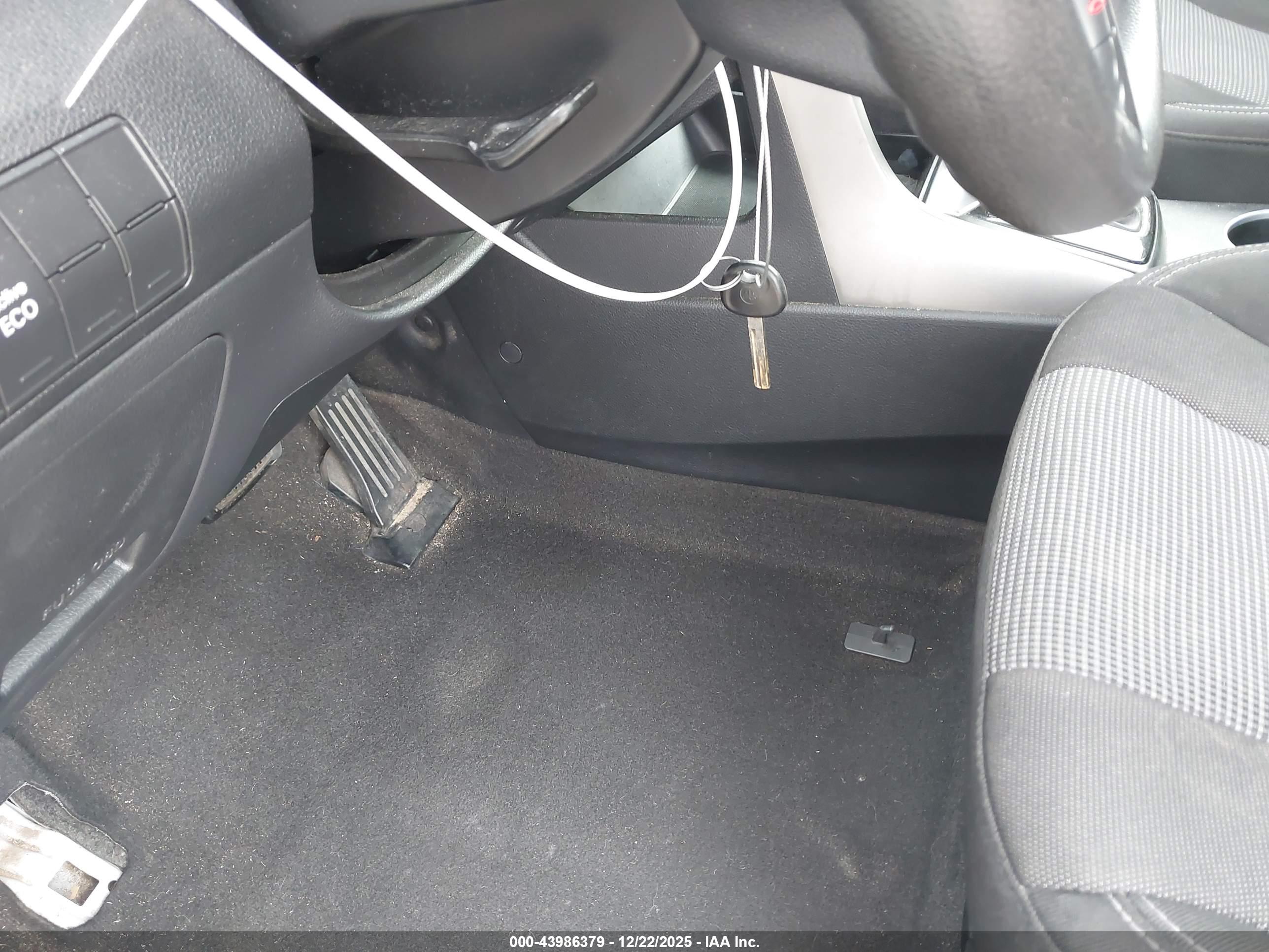 HYUNDAI ELANTRA image 11