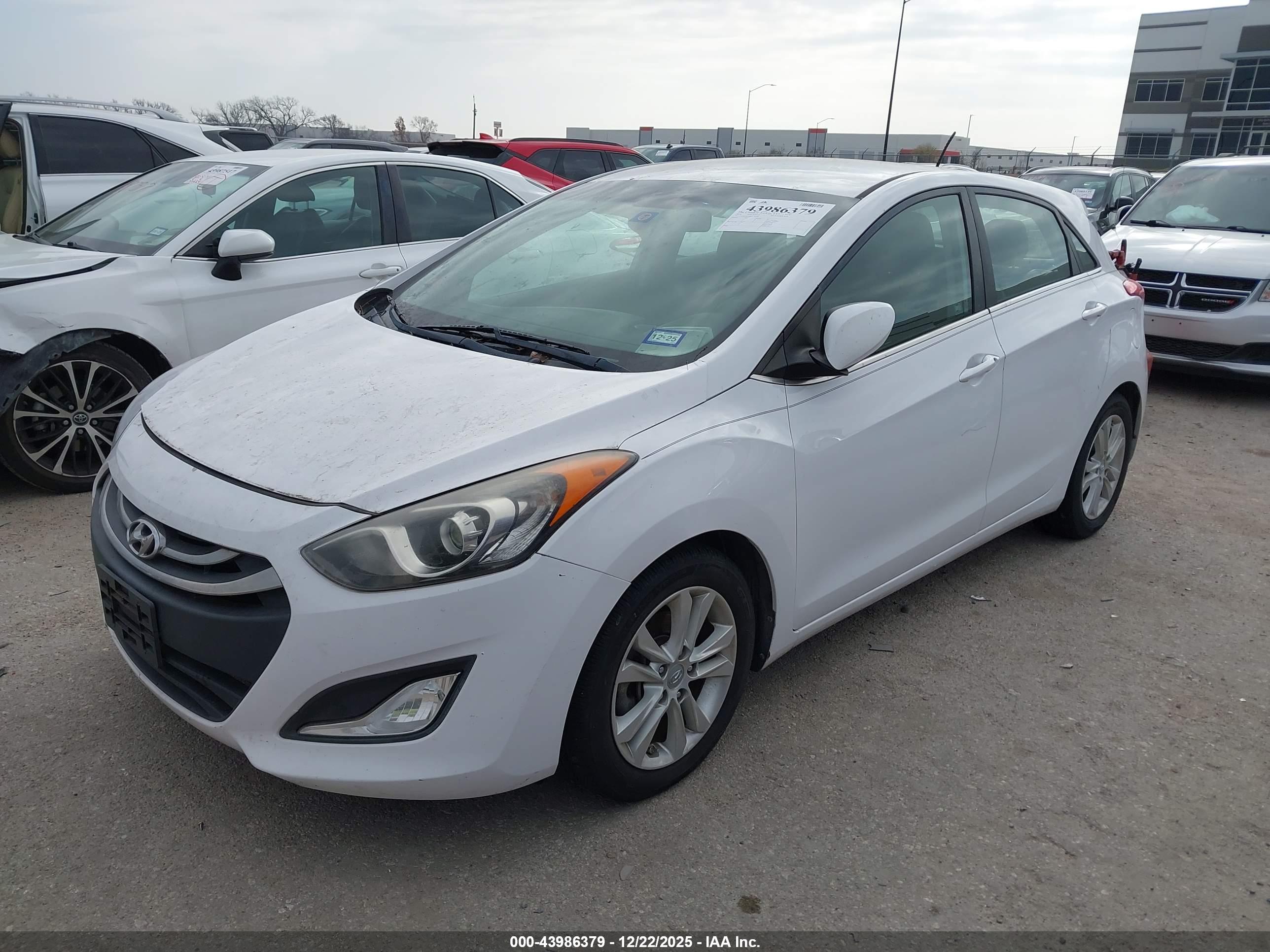 HYUNDAI ELANTRA image 2