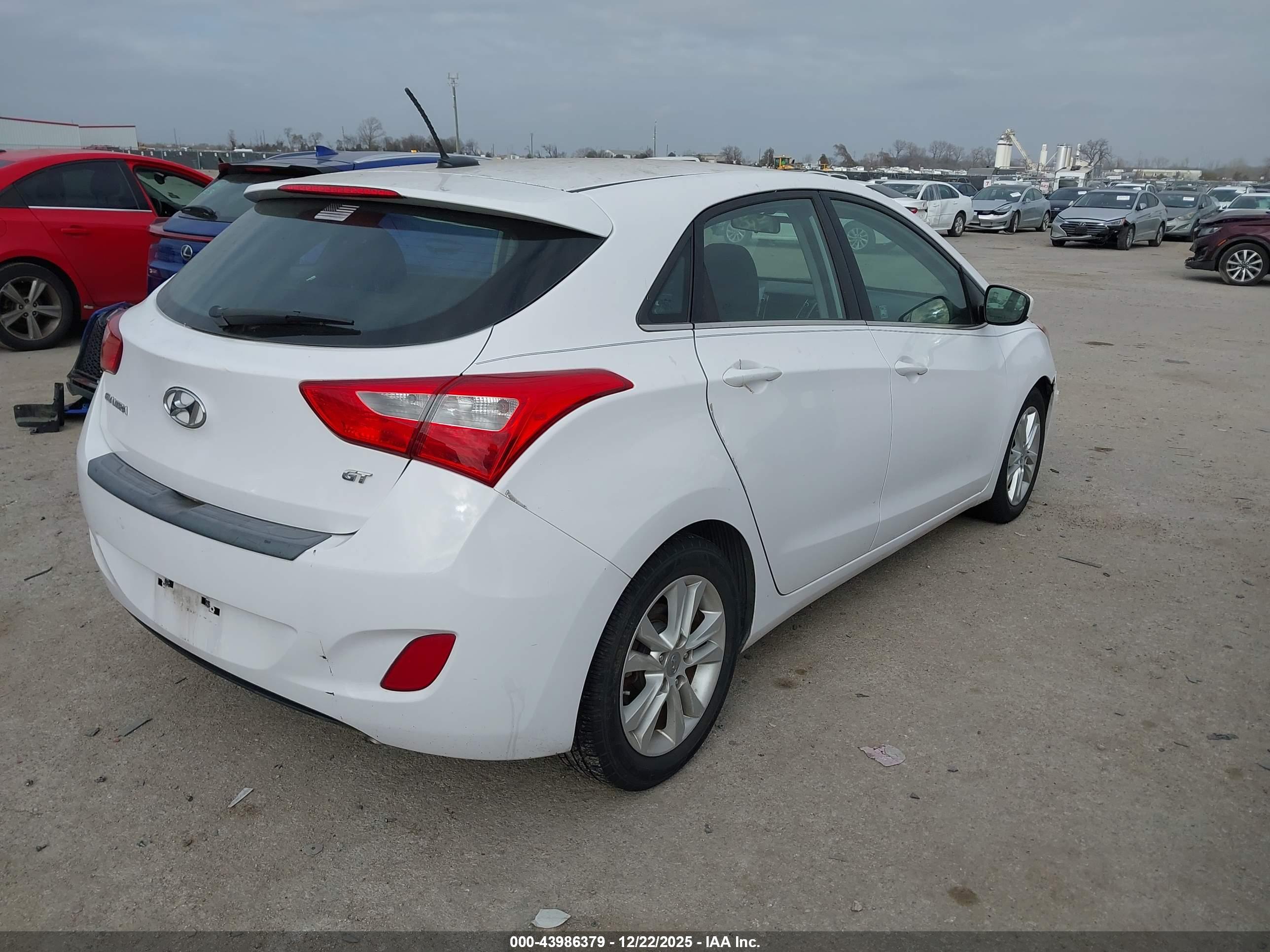 HYUNDAI ELANTRA image 4