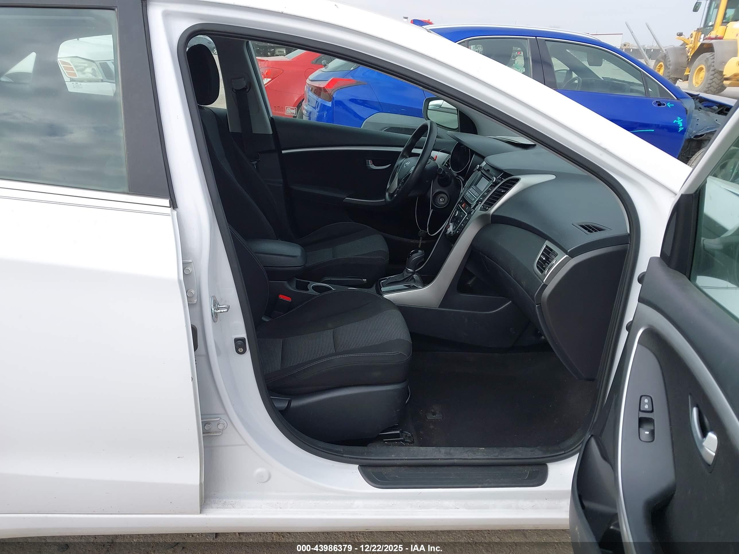 HYUNDAI ELANTRA image 5