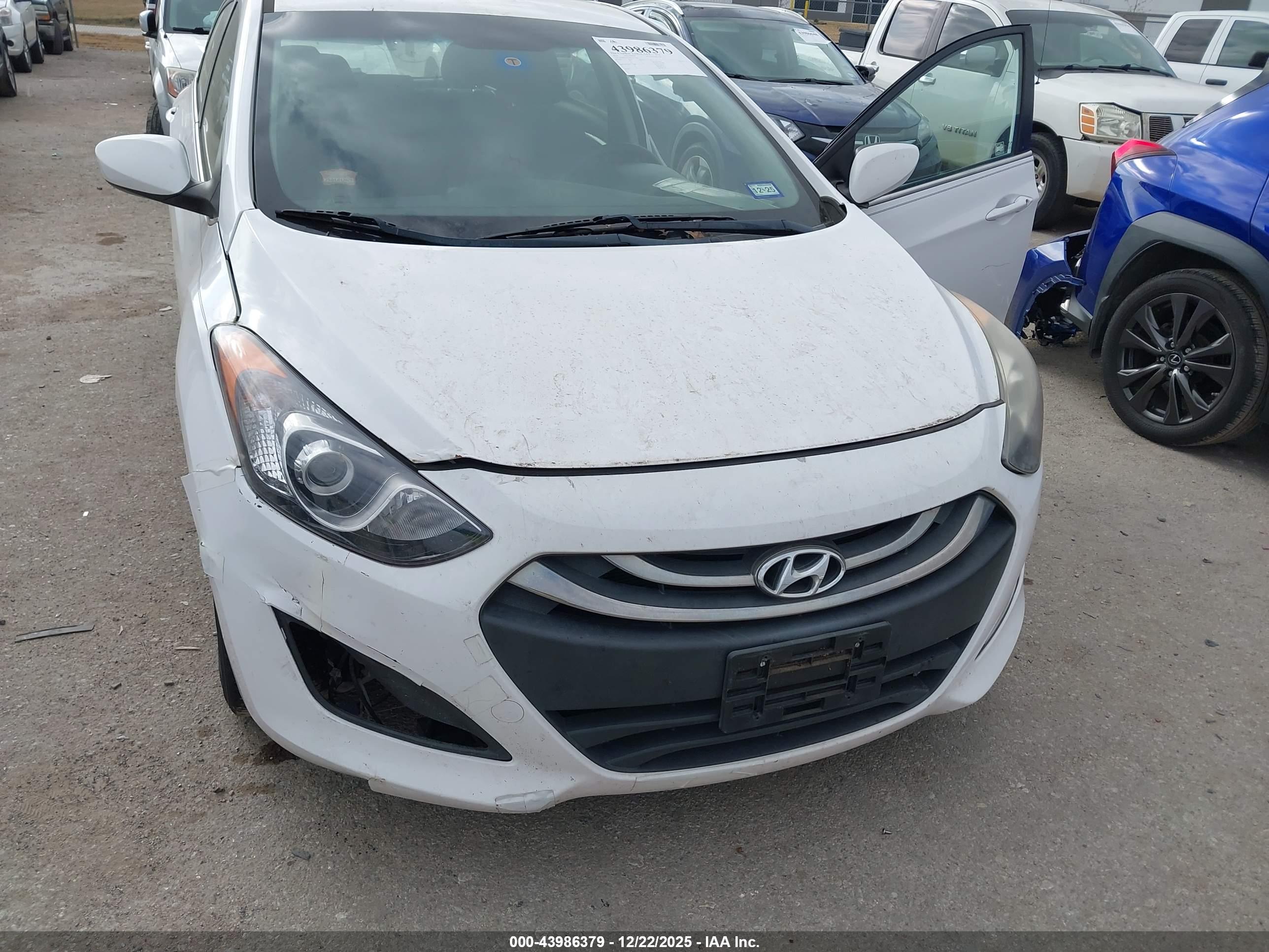 HYUNDAI ELANTRA image 6
