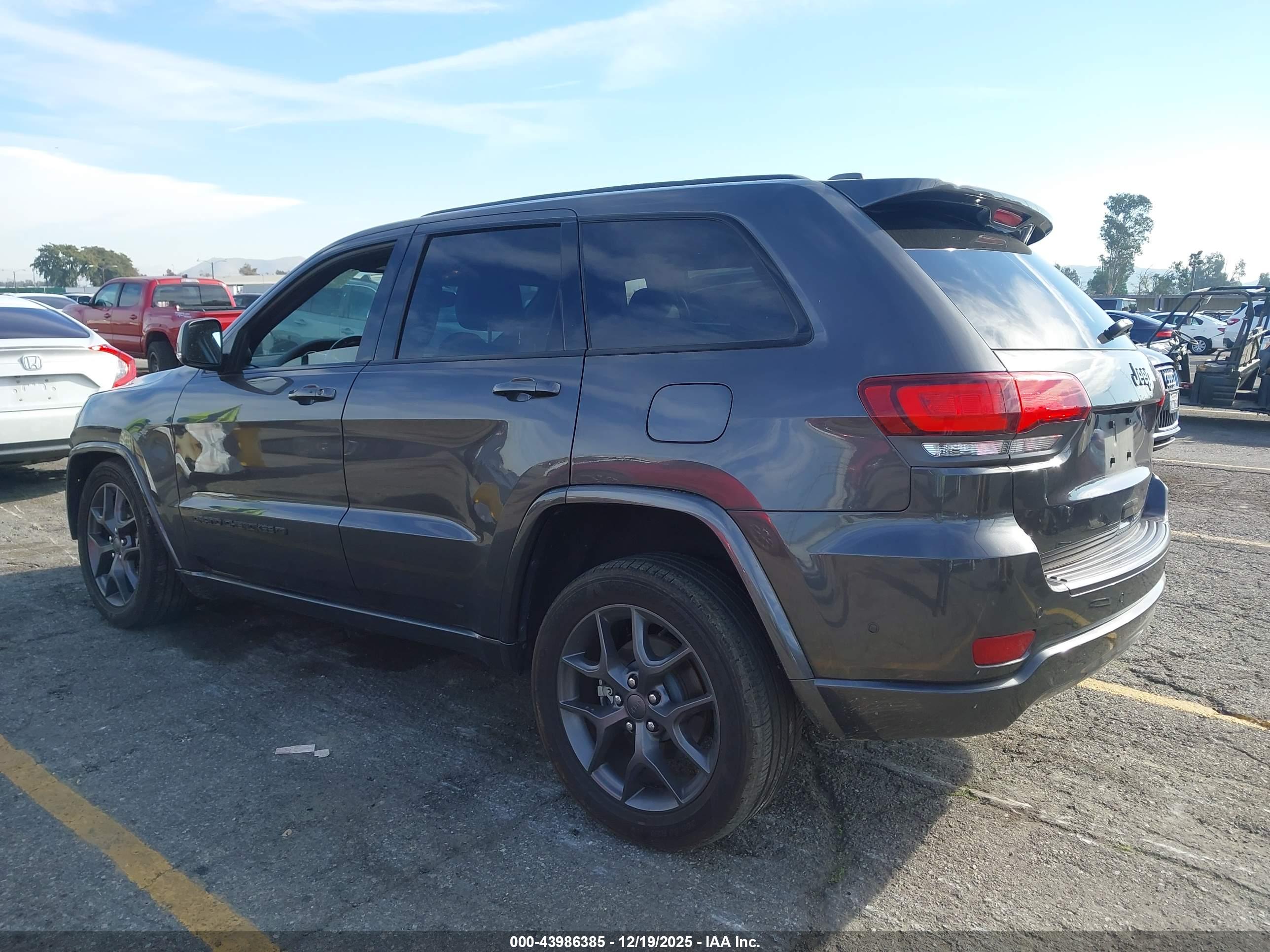 JEEP GRAND image 3
