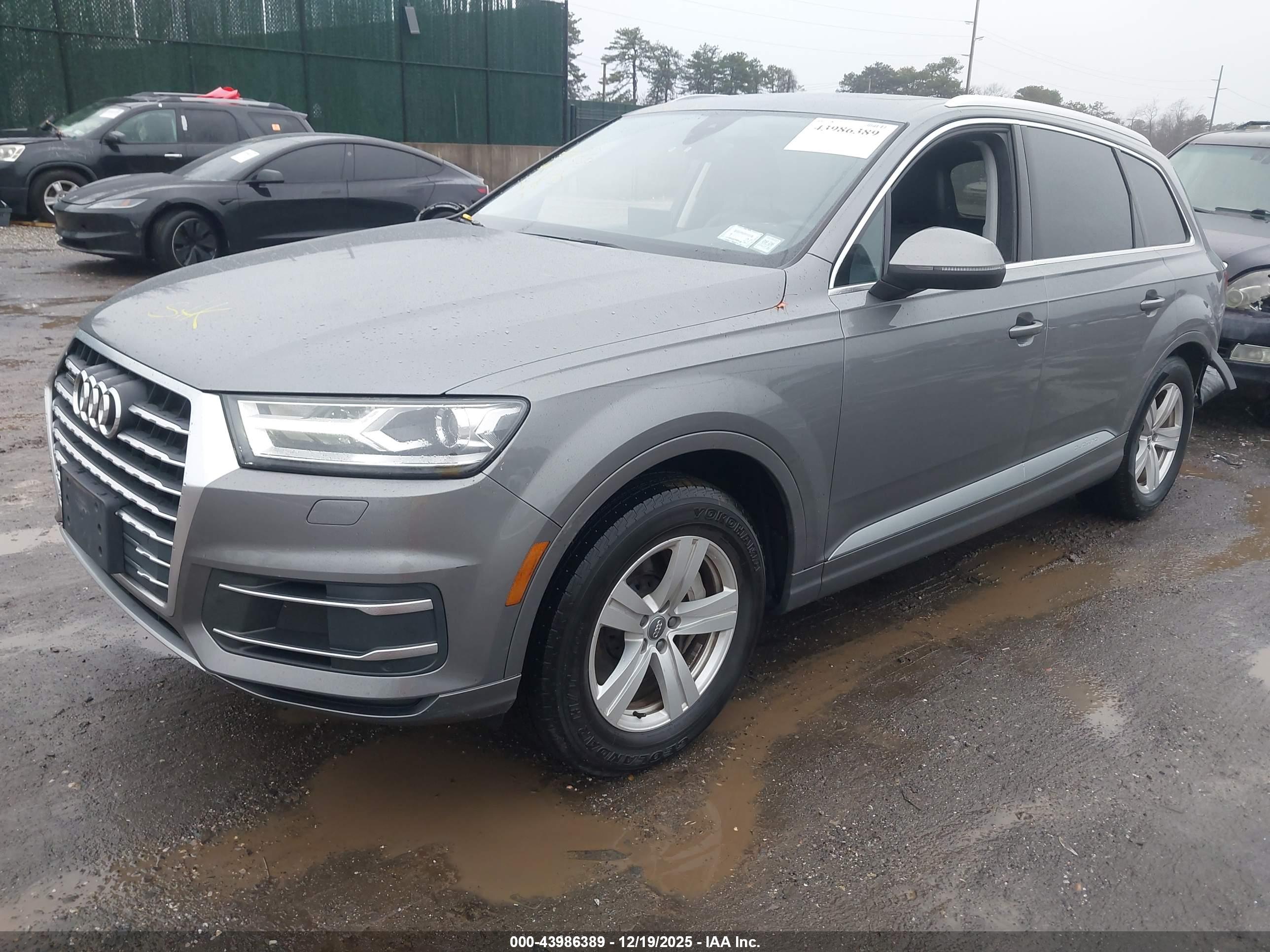 AUDI Q7 image 2
