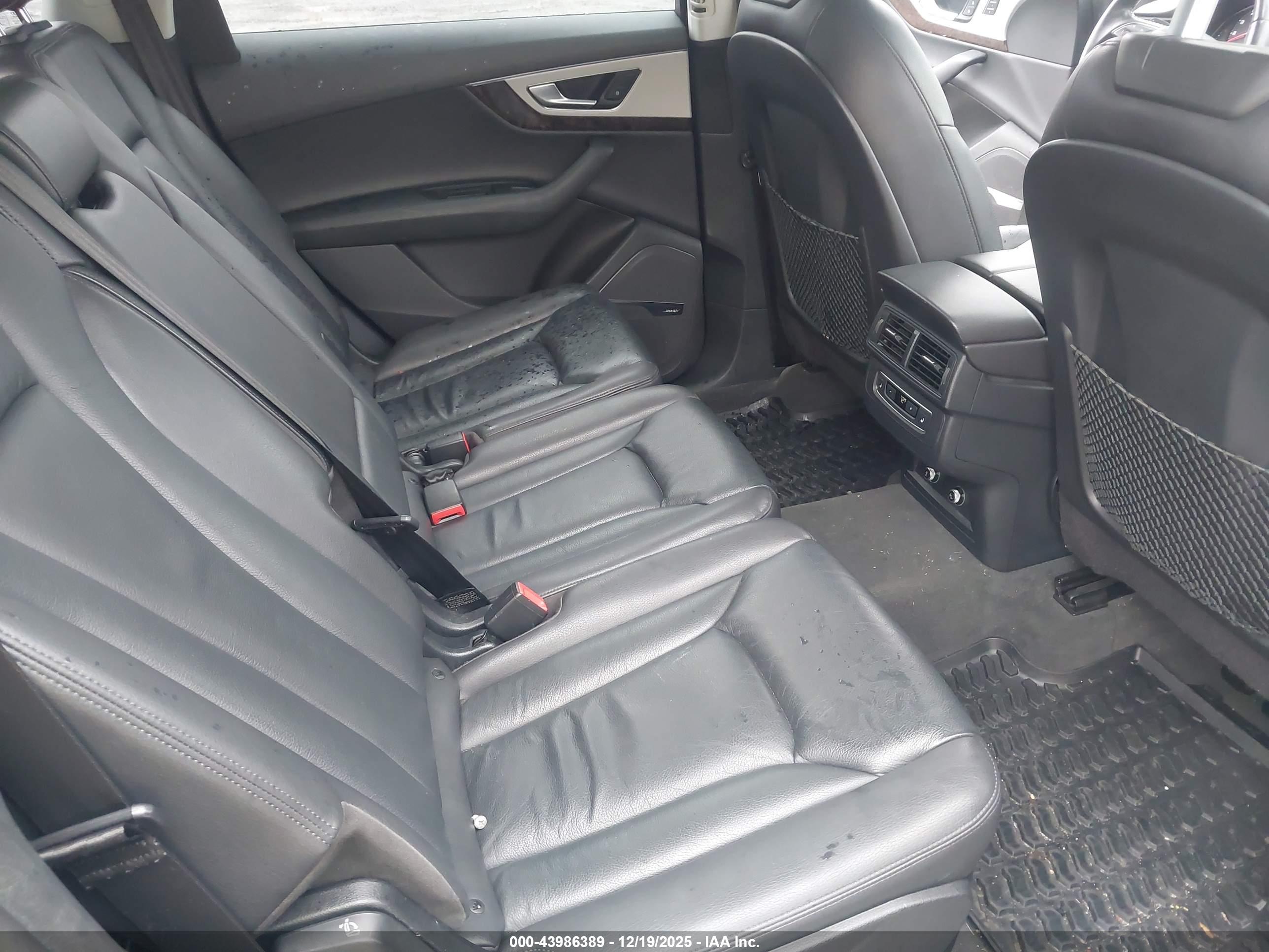 AUDI Q7 image 8