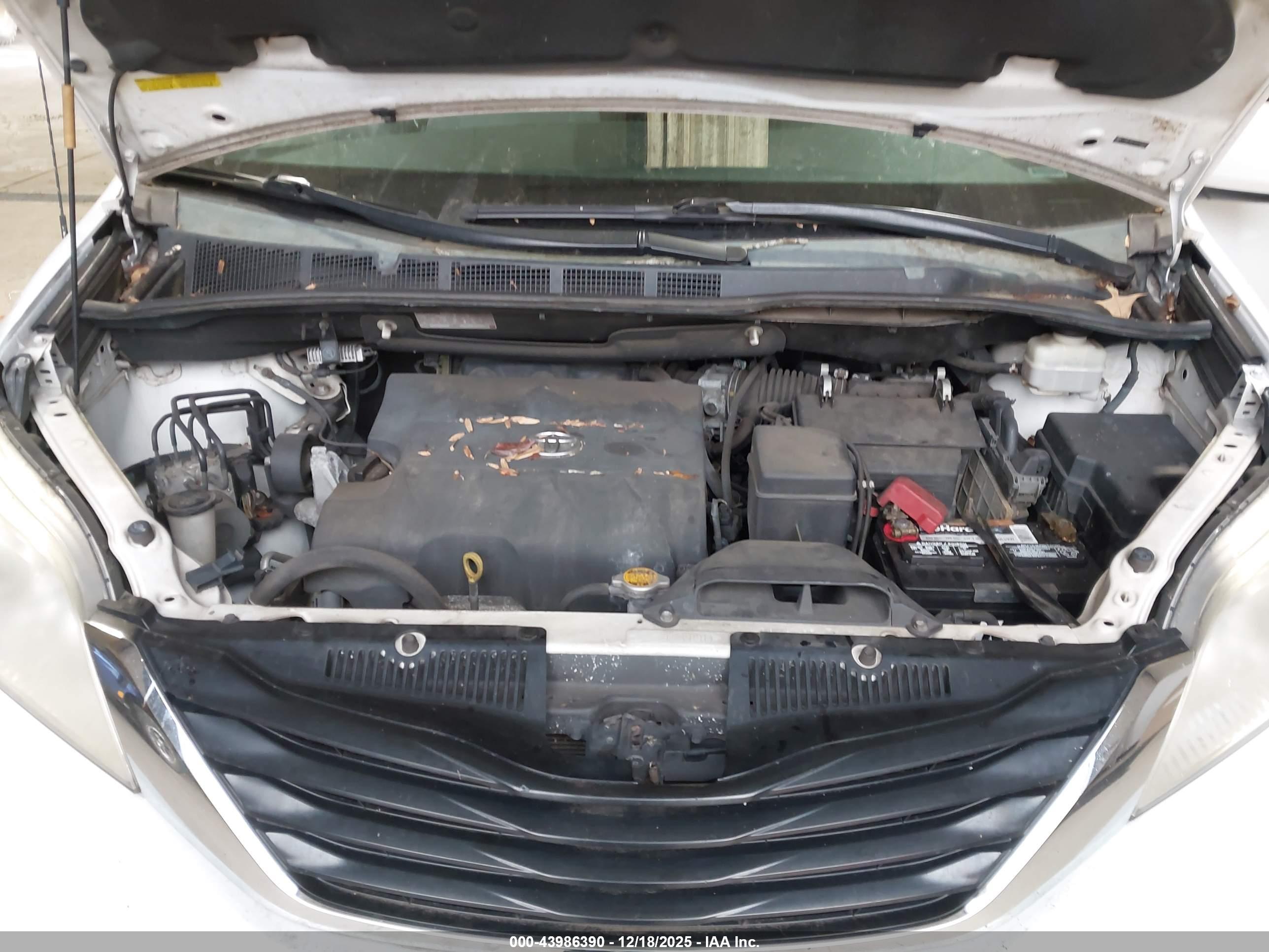 TOYOTA SIENNA image 10
