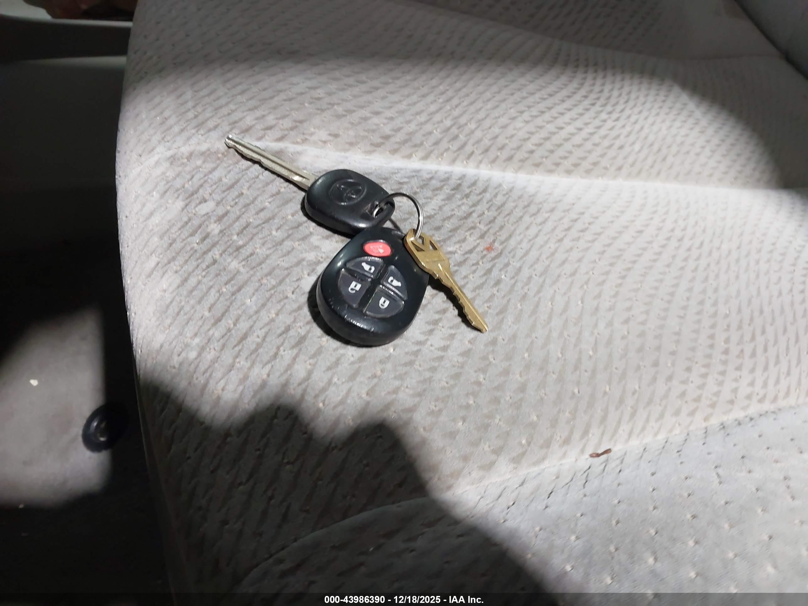 TOYOTA SIENNA image 11